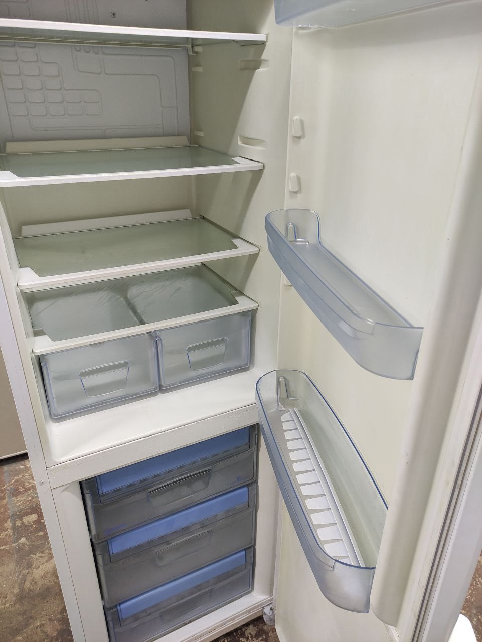 Продам холодильник Indesit высотой 185 (3)