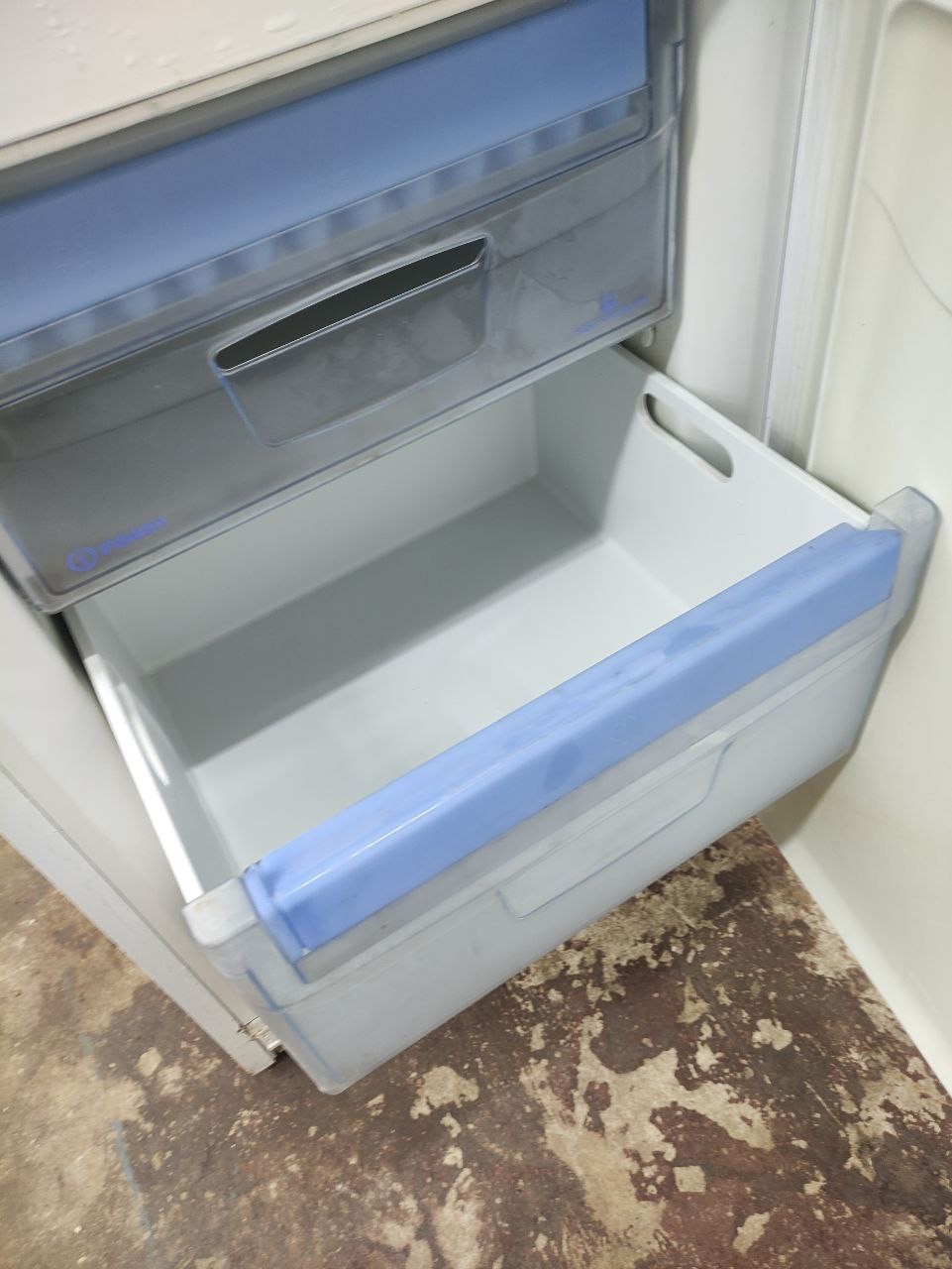 Продам холодильник Indesit высотой 185 (2)