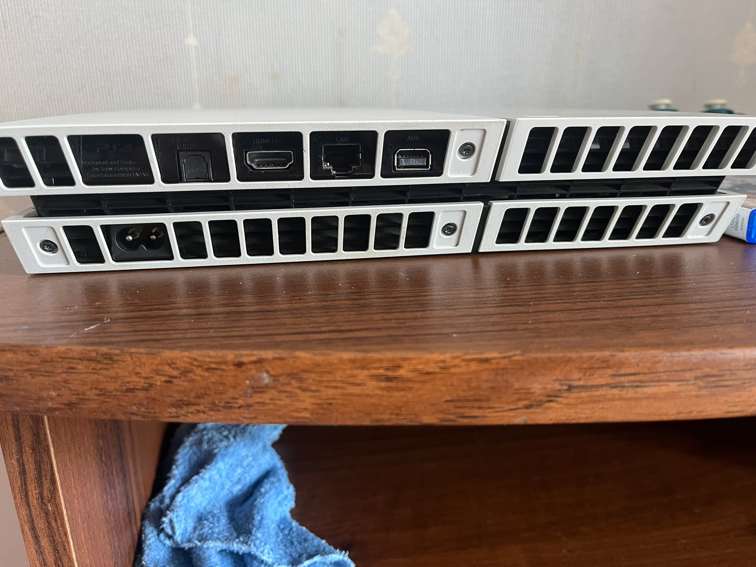 Продам игровую приставку playstation 4, (1)