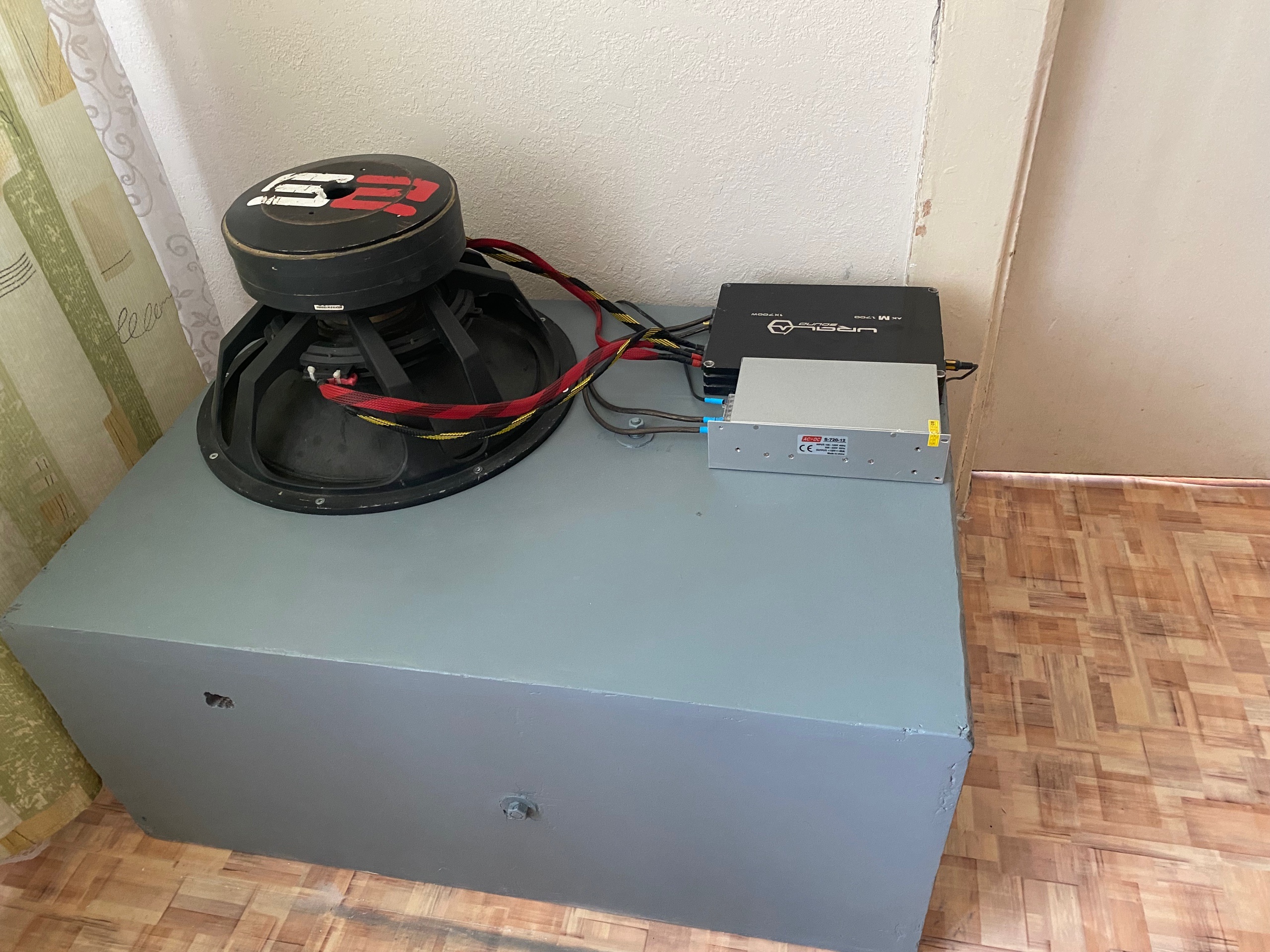 Сабвуфер: Sound Qubed hdc418 (18