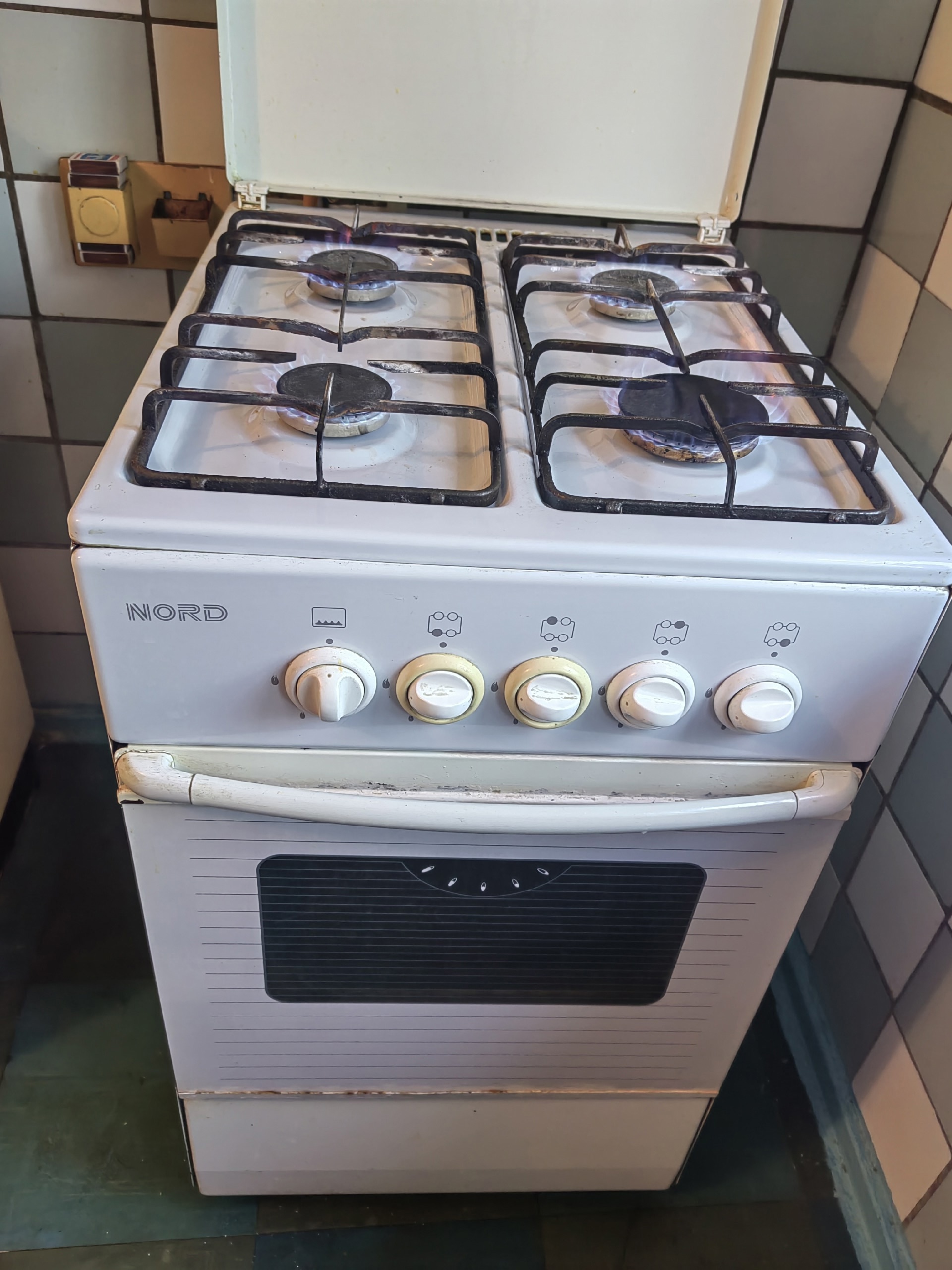 Отдаю газовую плиту бесплатно Газовая