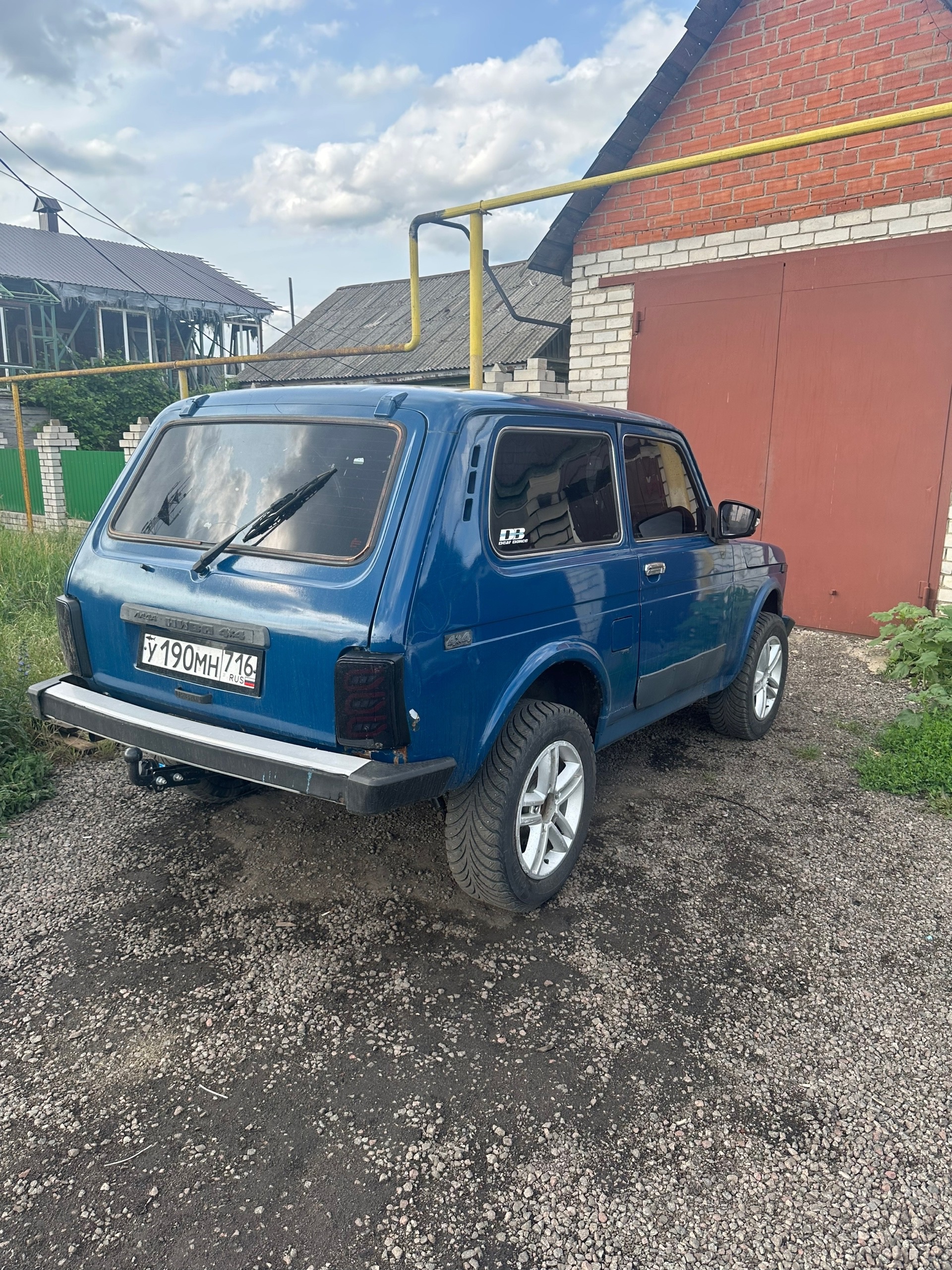 Продается Нива, инжектор, полный пакет (2)