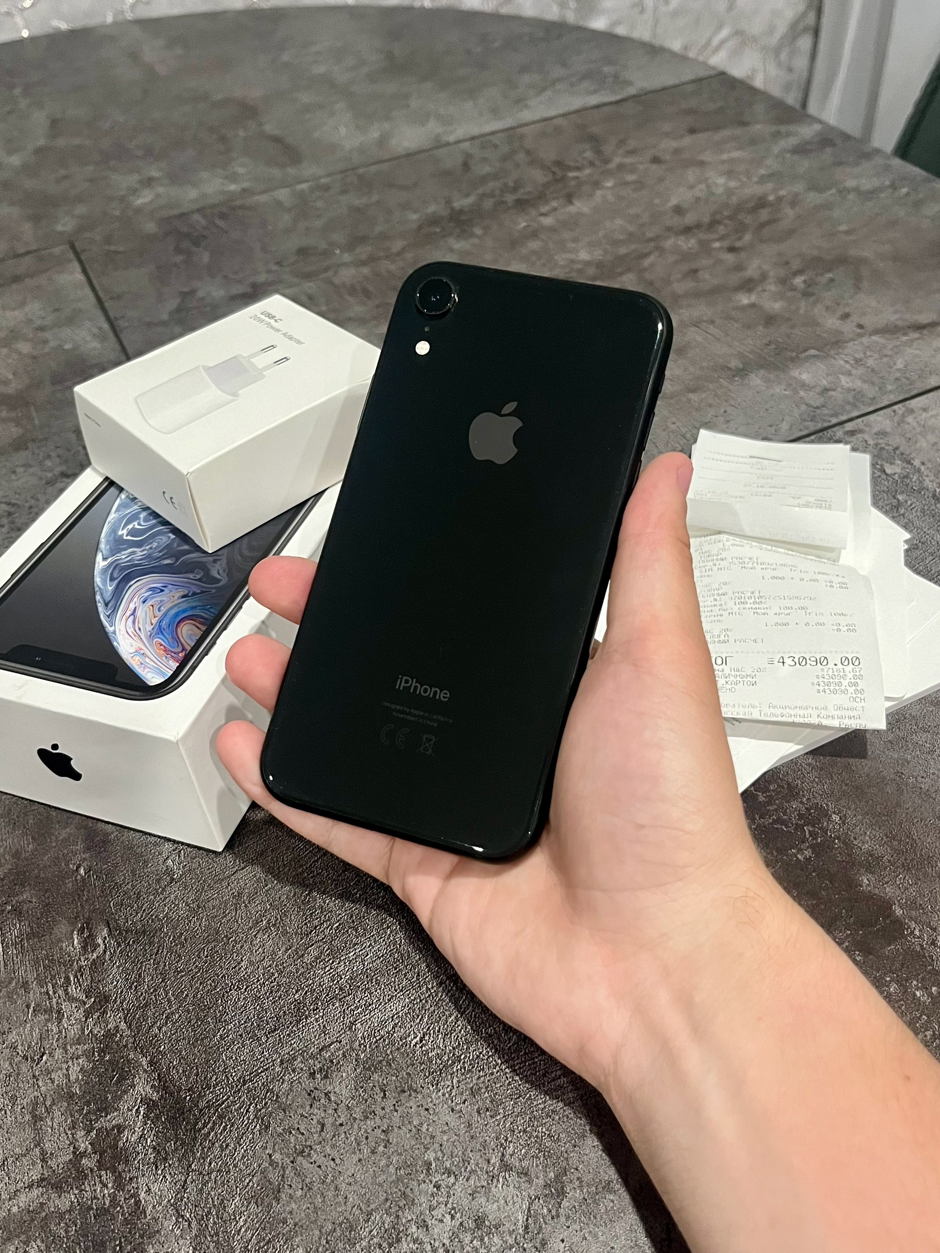 Продам iPhone XR в хорошем
