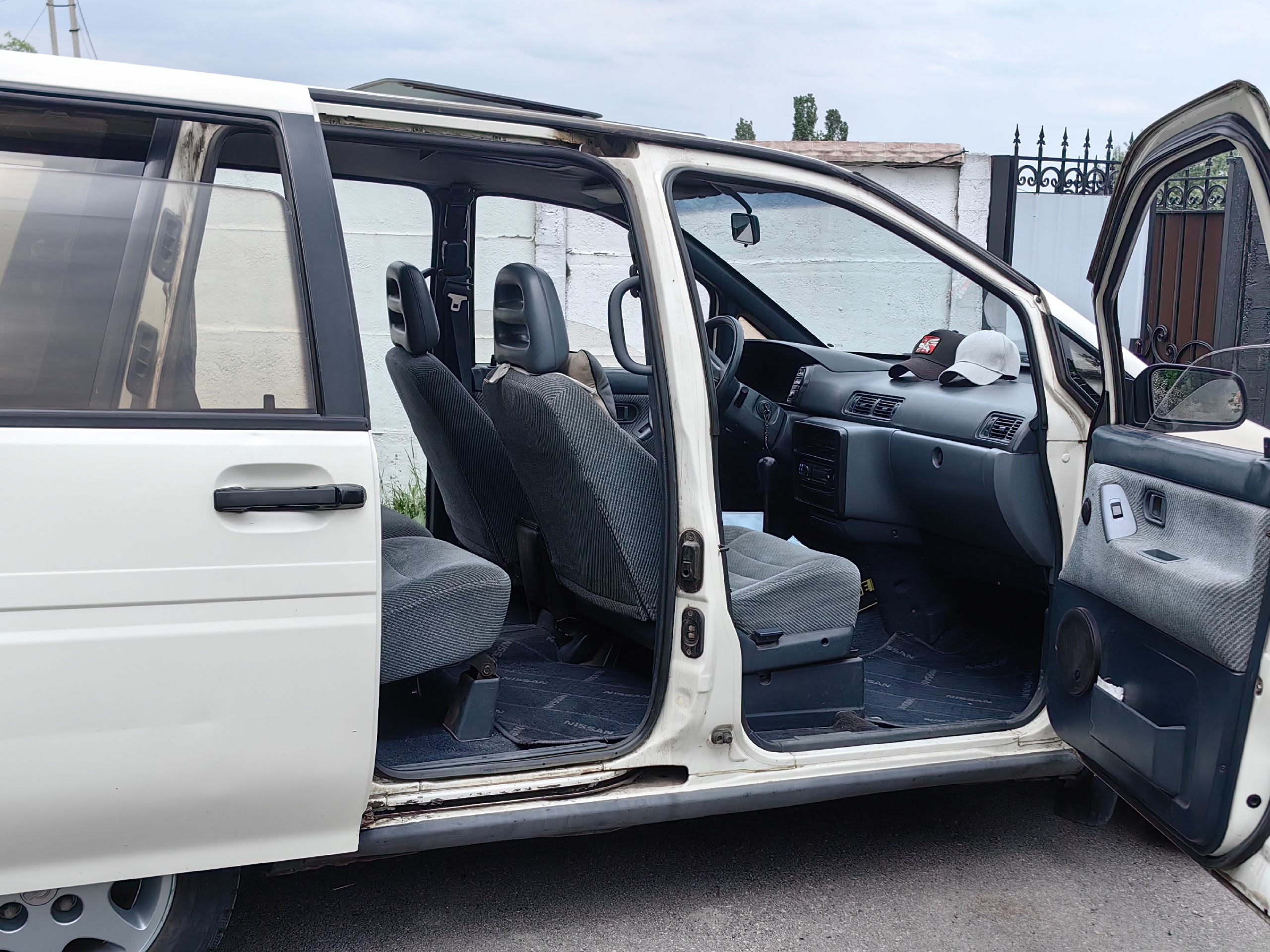 Продажа Nissan Prairie 1991 года (6)