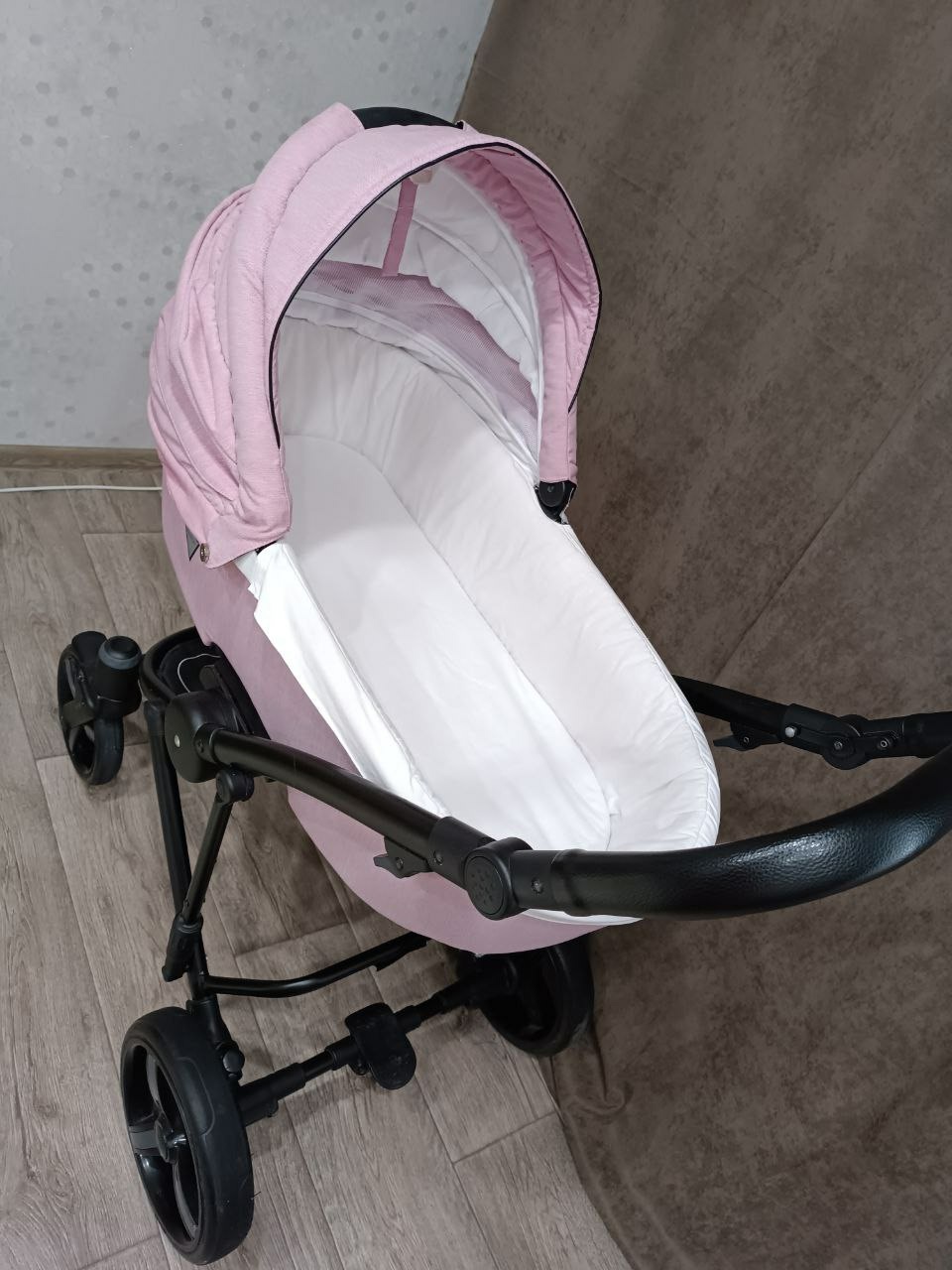 Продам универсальную коляску 2в1 Цена: (3)