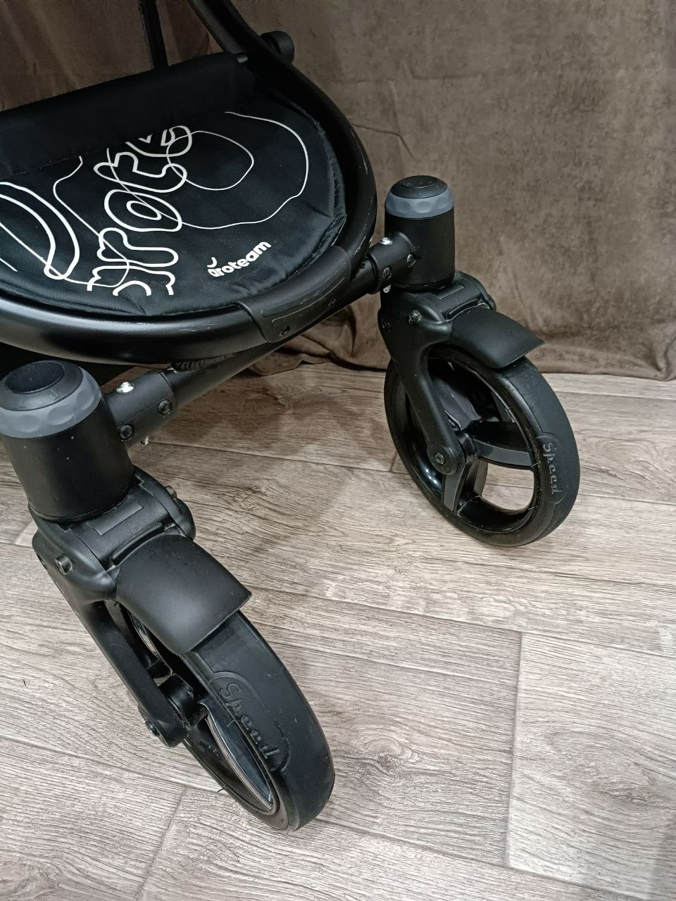 Продам универсальную коляску 2в1 Цена: (5)