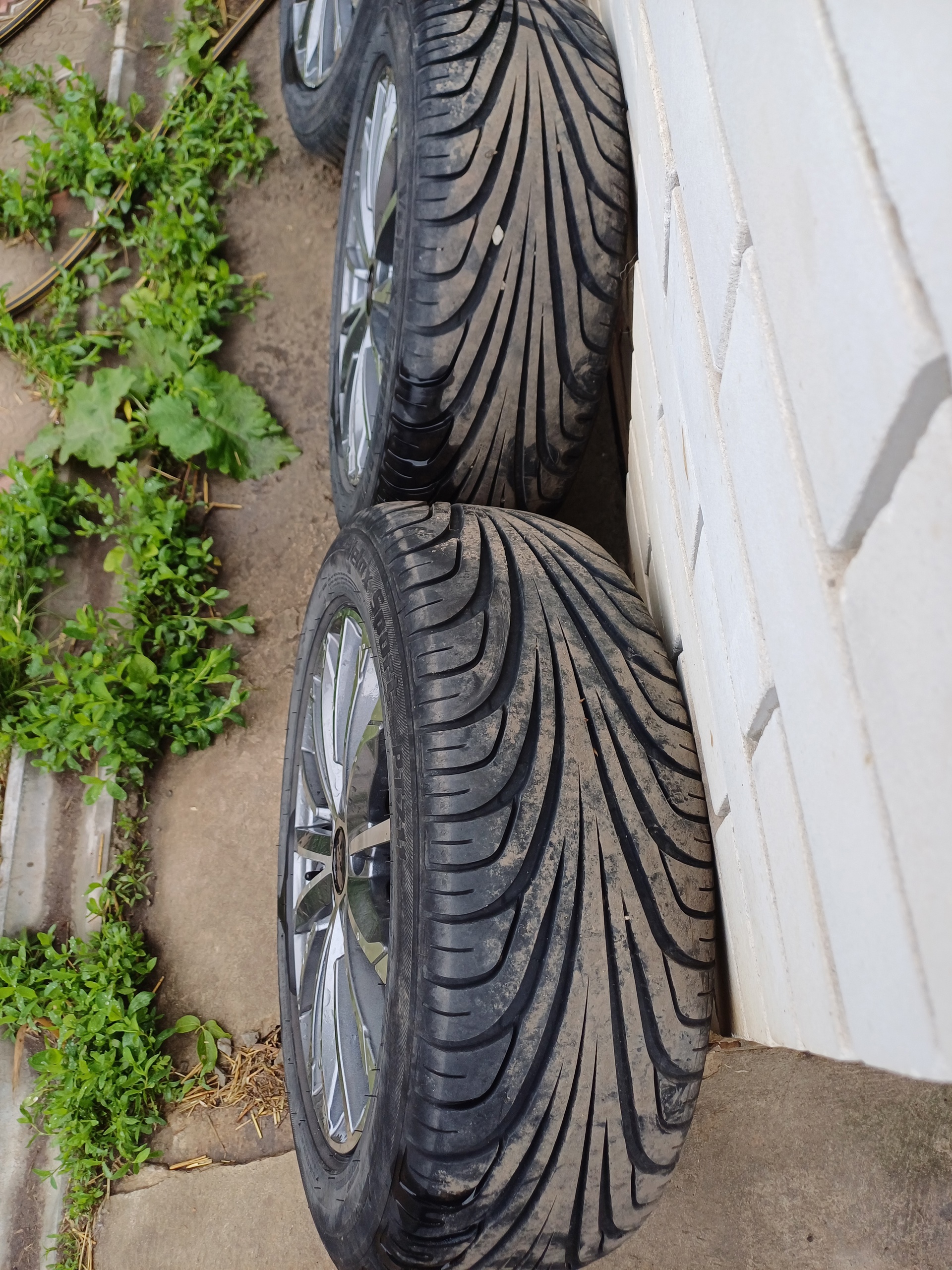 Продается комплект колес для автомобиля: (1)