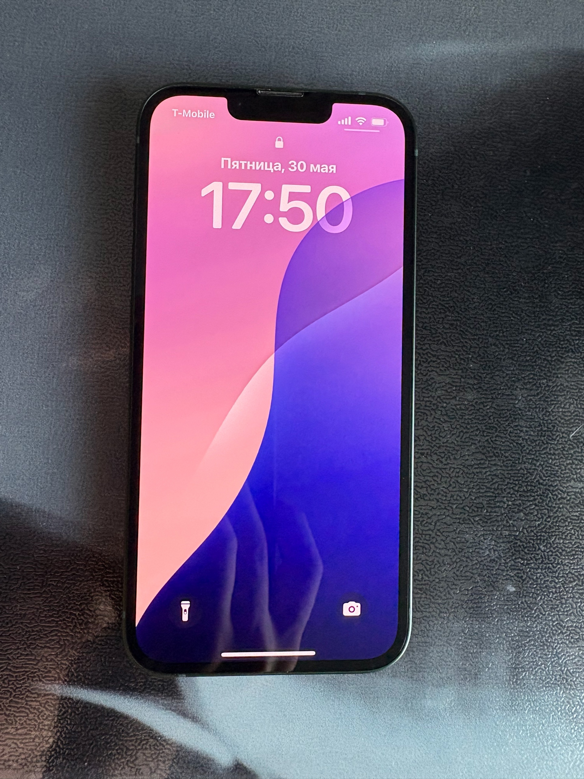 **Зеленый iPhone 13 в отличном**