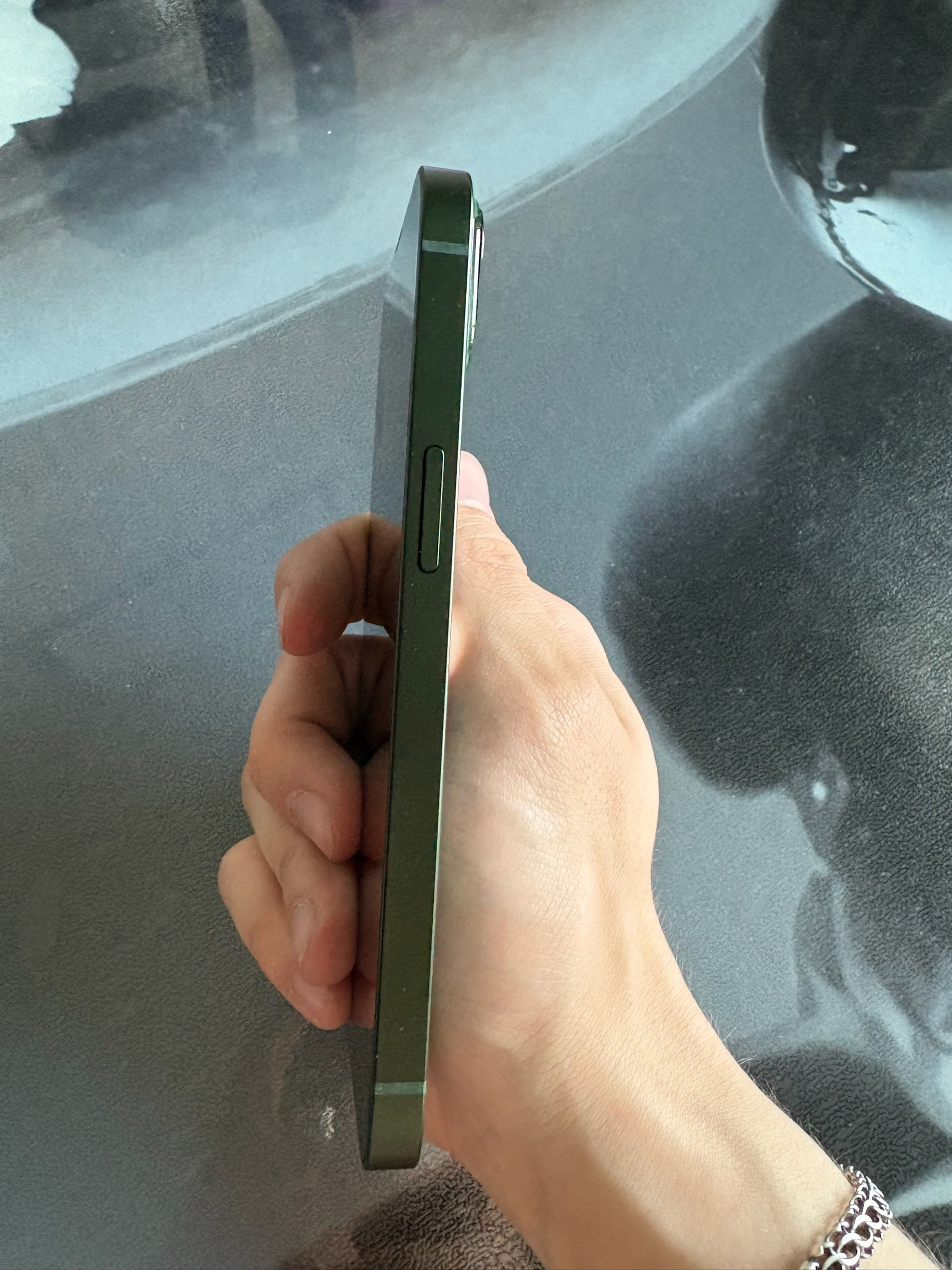 **Зеленый iPhone 13 в отличном** (3)