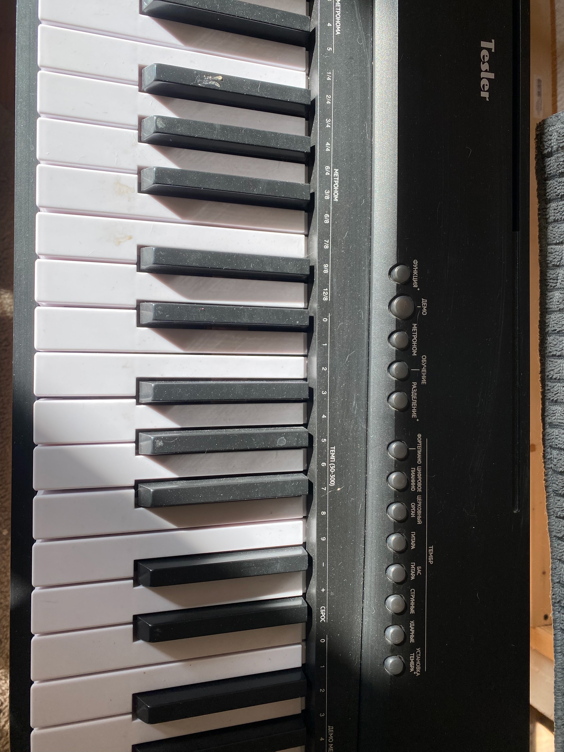 Цифровое пианино Tesler KB8850: отличное (2)