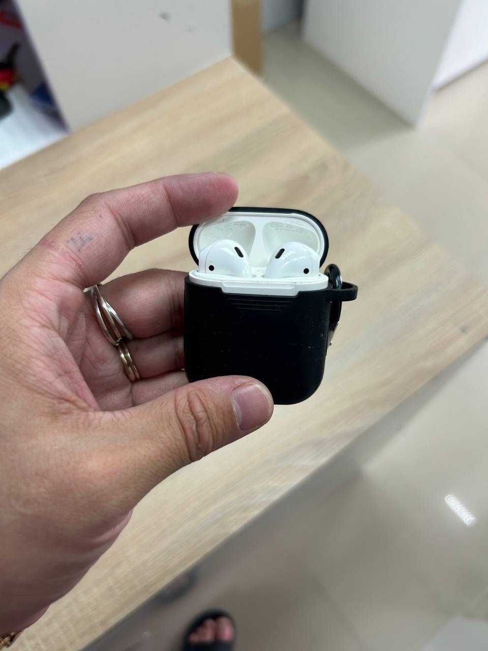 Продажа оригинальных AirPods первого поколения