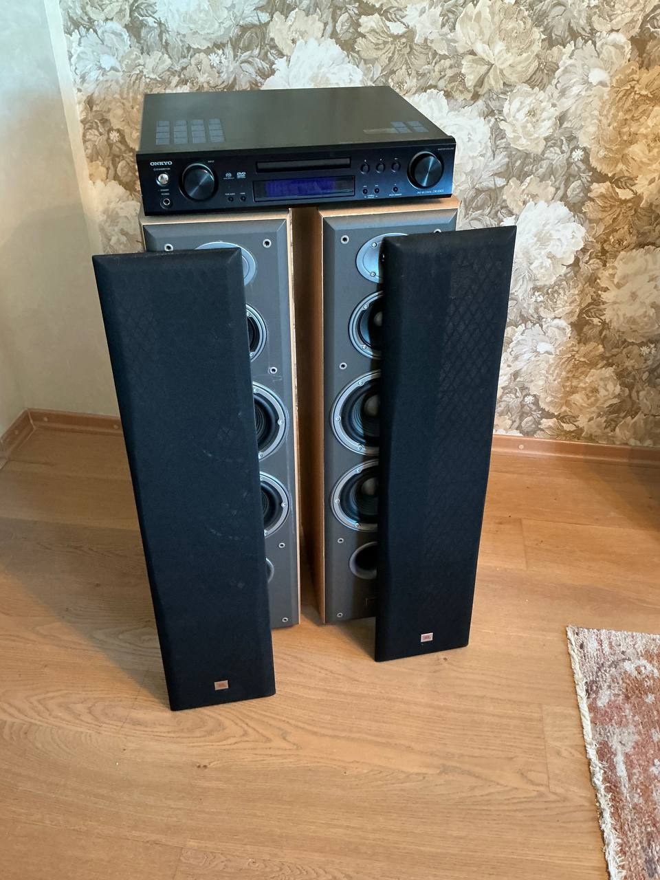 Продаётся комплект: акустика JBL Акустическая (2)