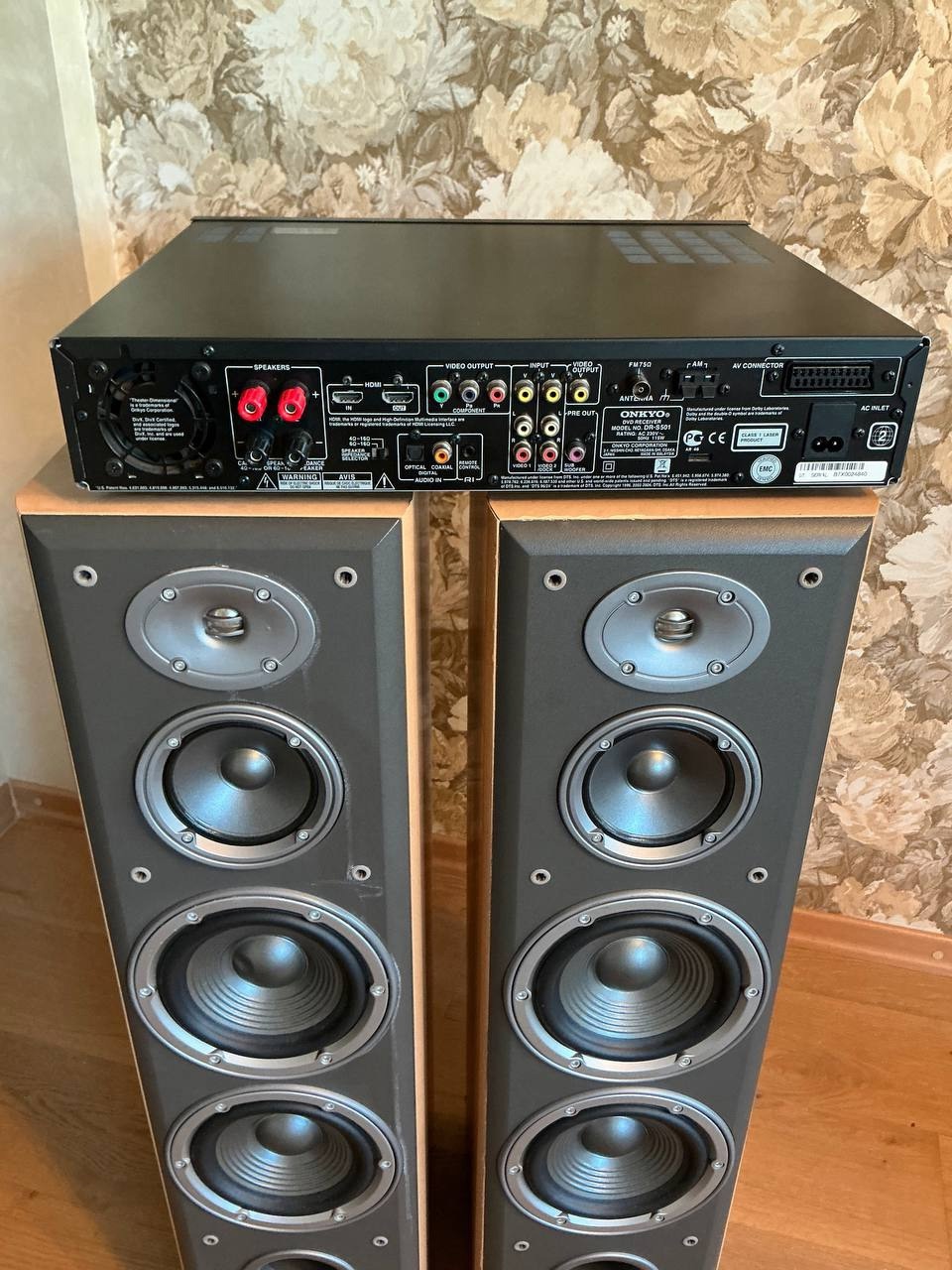 Продаётся комплект: акустика JBL Акустическая