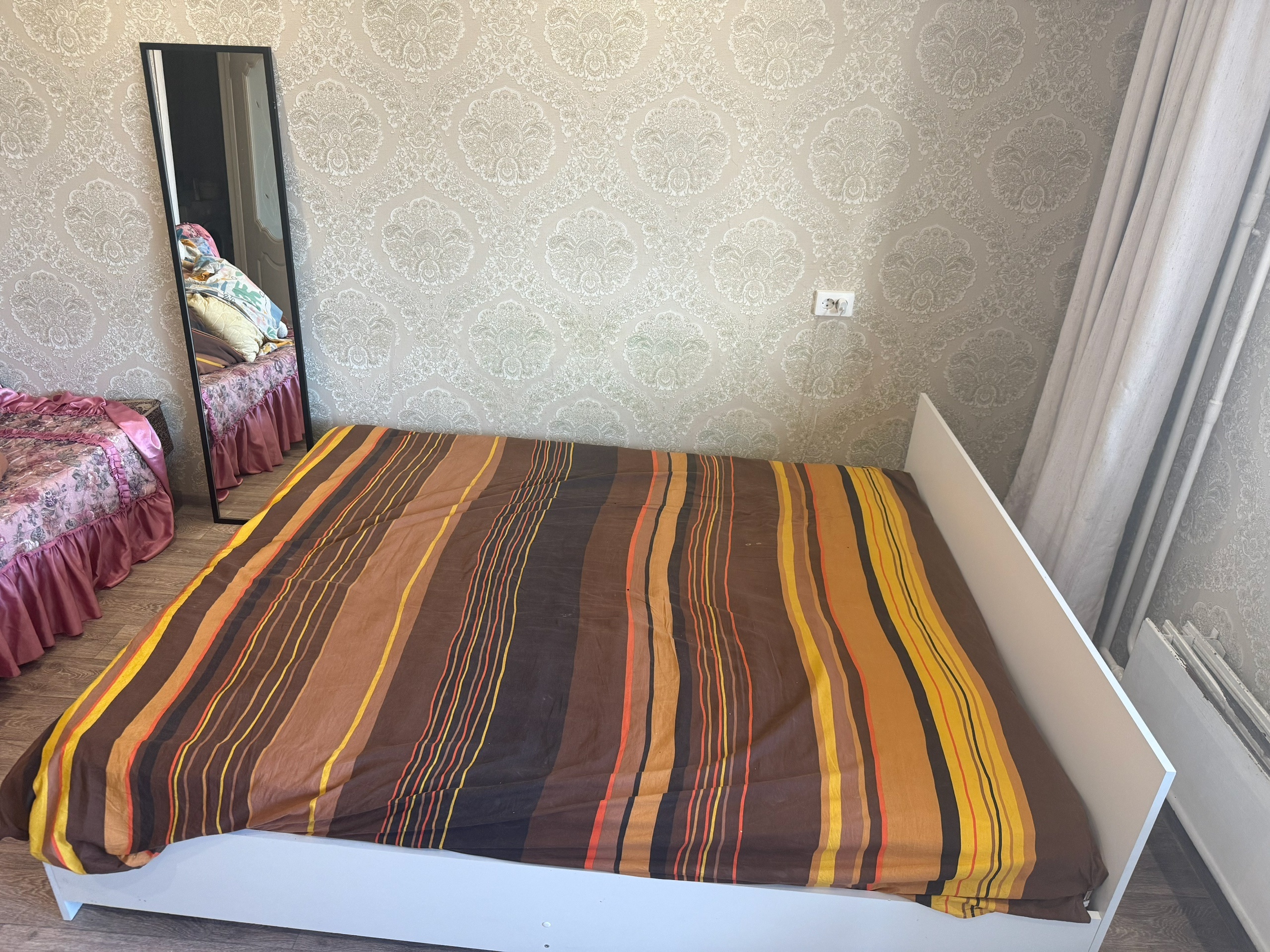 Продажа двуспальной кровати с матрасом (2)