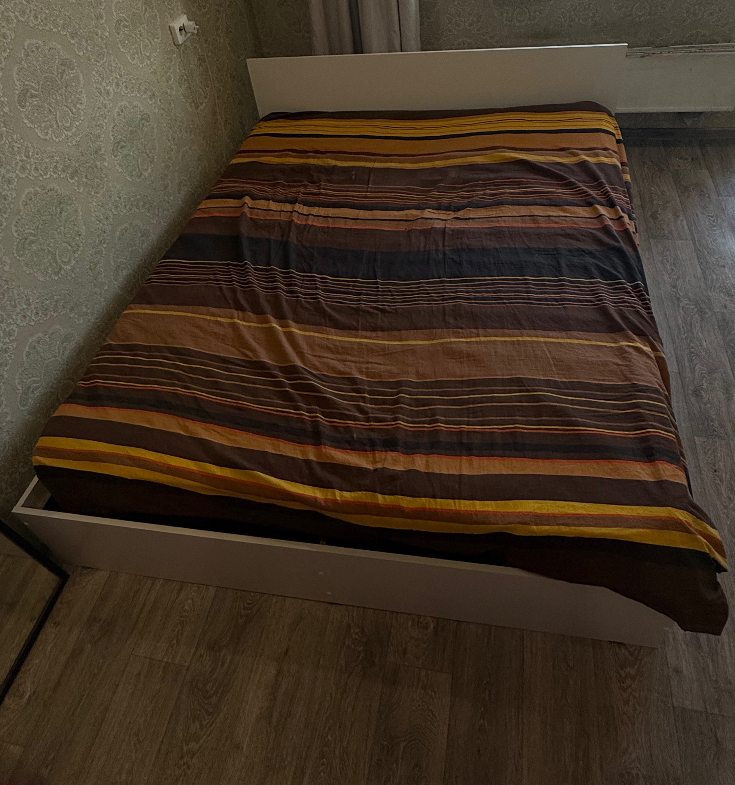 Продажа двуспальной кровати с матрасом (1)