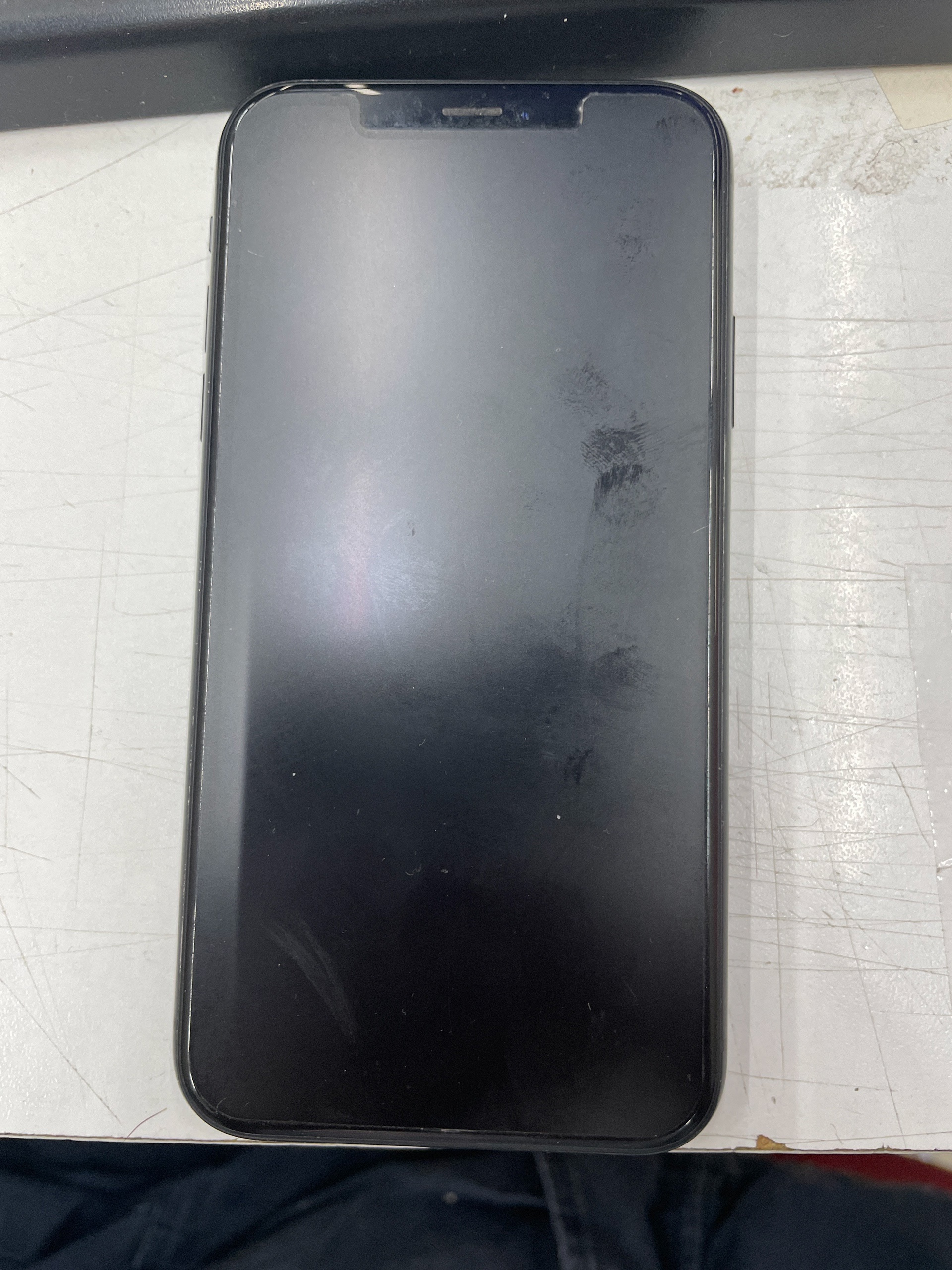 **iPhone XR на 64 ГБ,