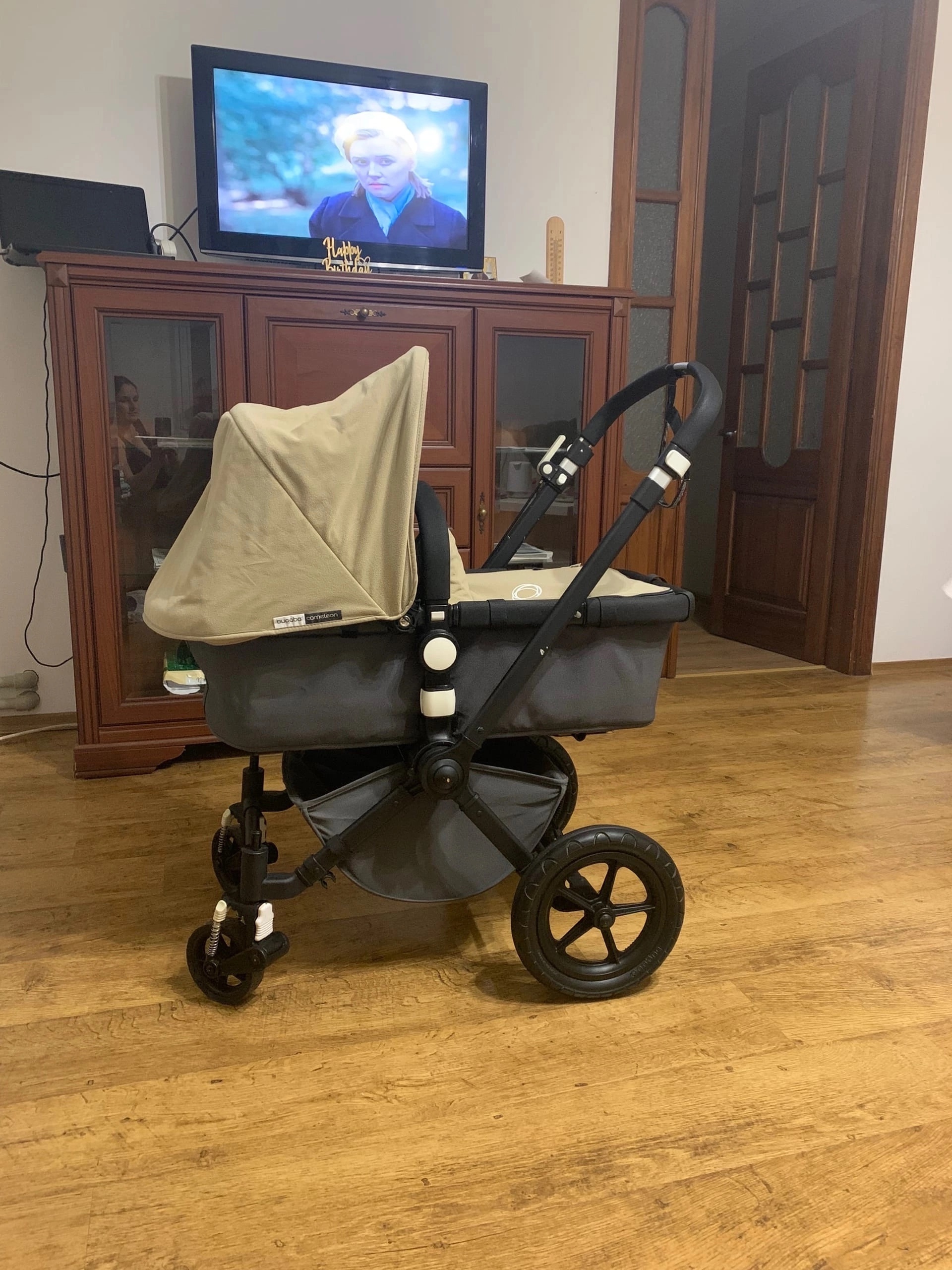 Отдаю детскую коляску Bugaboo Предлагаю