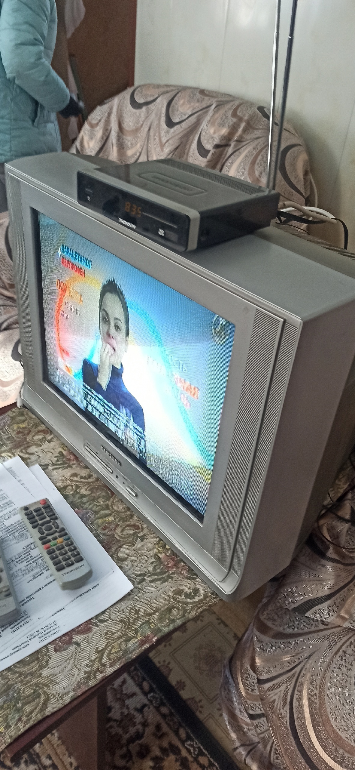 Продаю телевизор с аксессуарами Предлагается