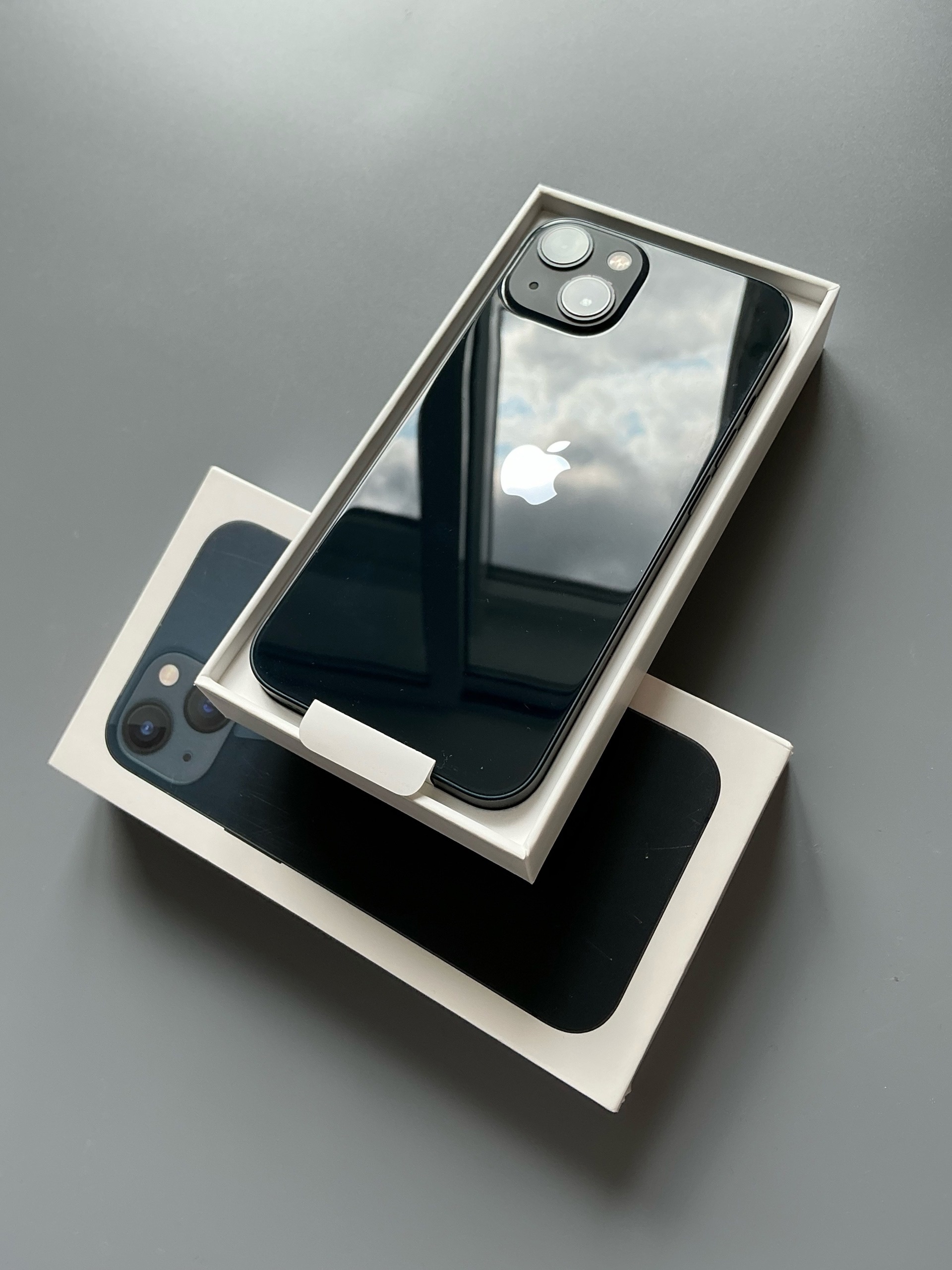 Продам iPhone 13, 128 Гб,