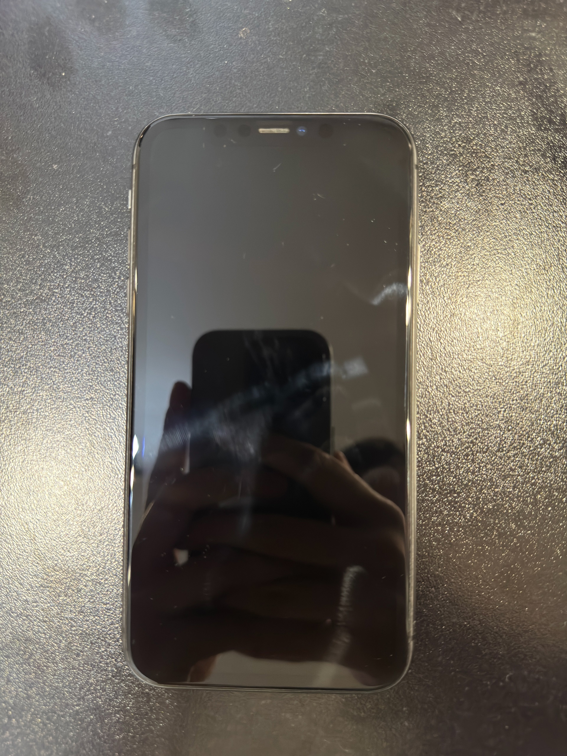 iPhone 11 64GB с дефектом
