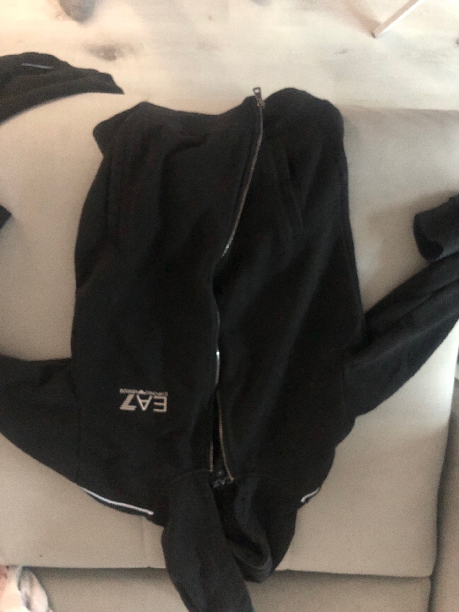 Продам костюм EA7 и медвежонка