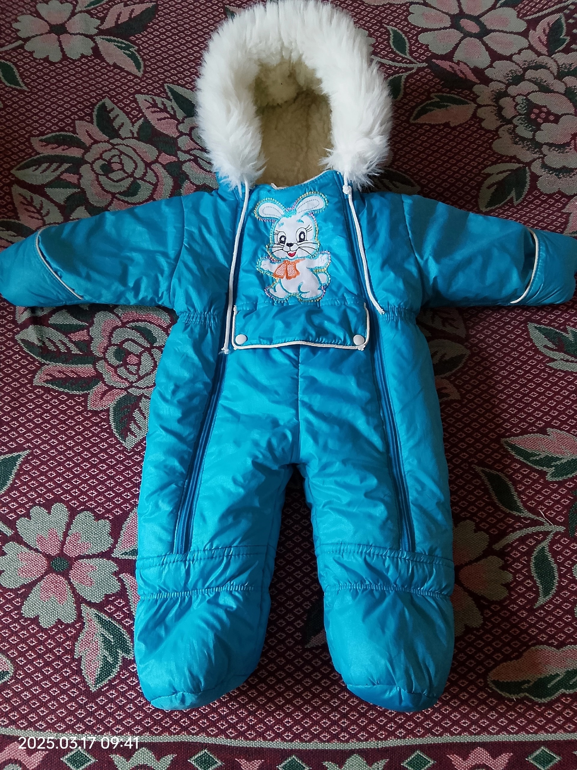 Зимние комбинезоны и конверт: Продам