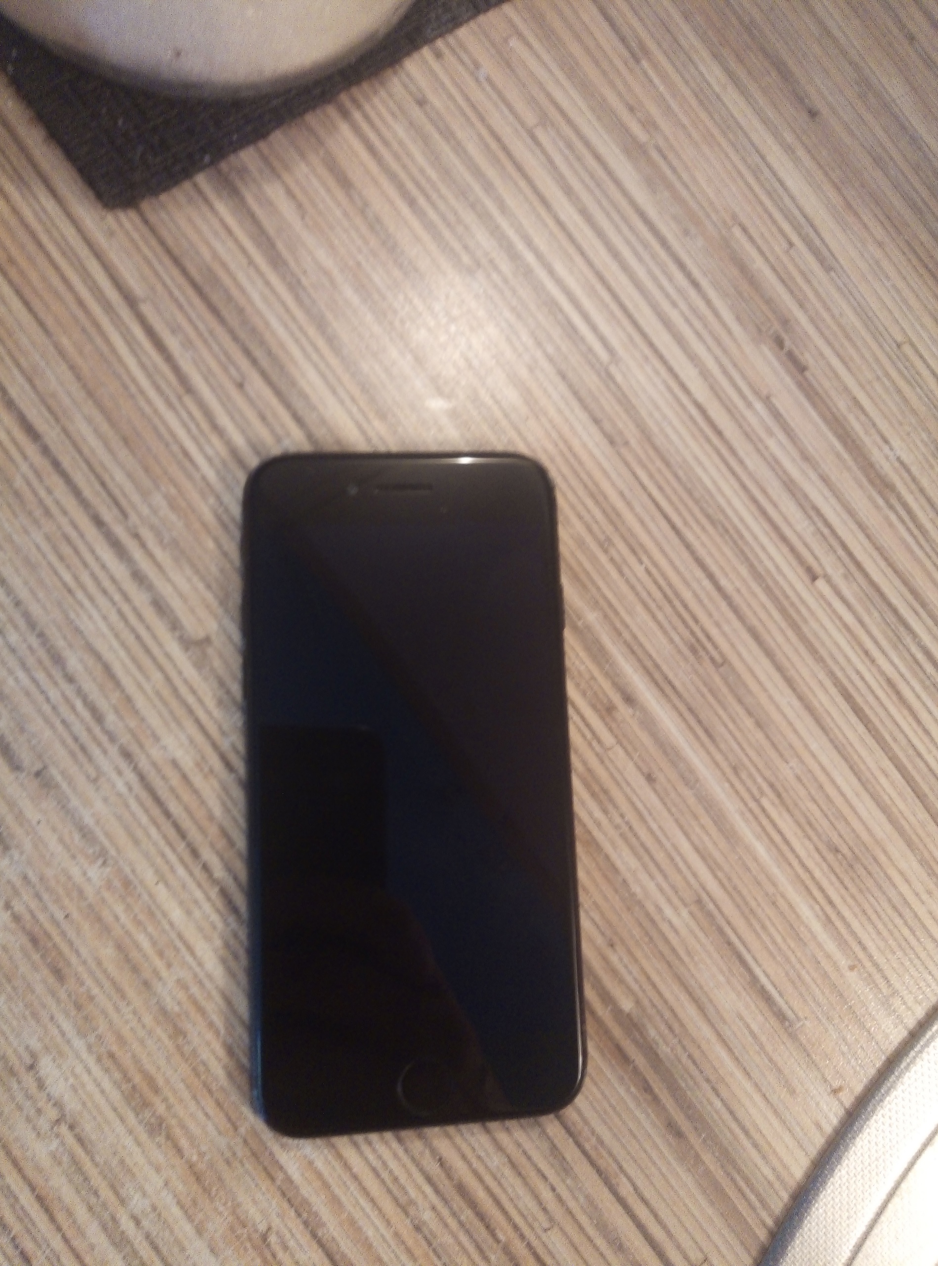 Продам iPhone 7 в хорошем (2)