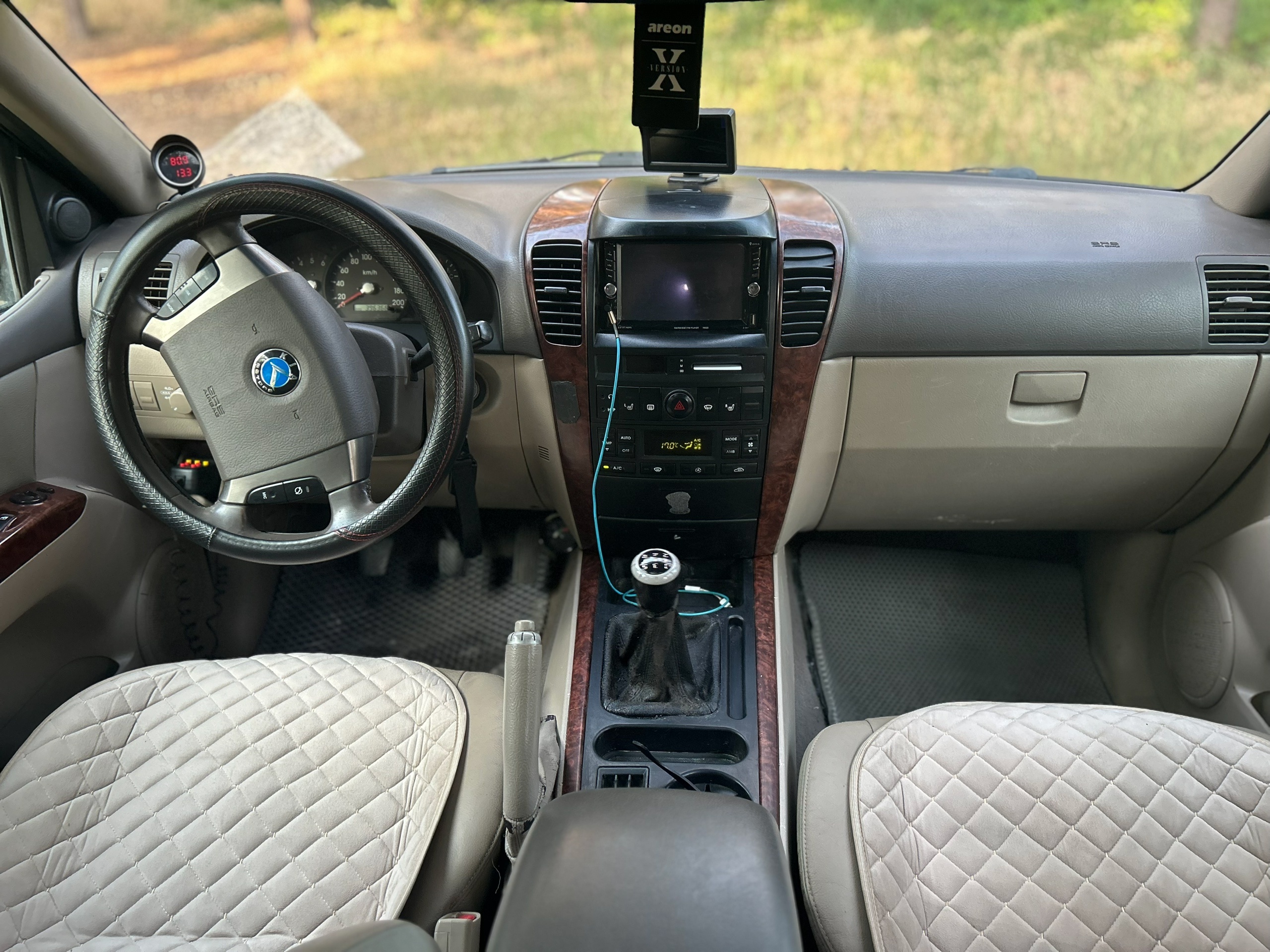 Продам Kia Sorento 2003 года (7)
