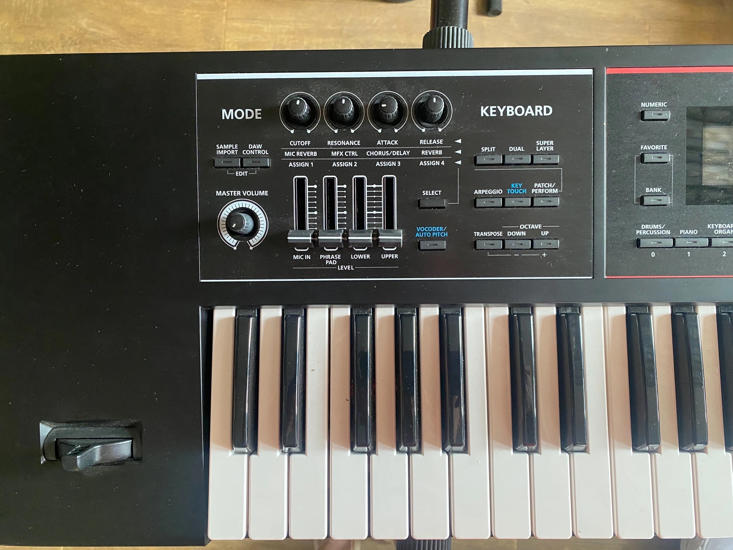 Синтезатор Roland Junior DS Продается (2)