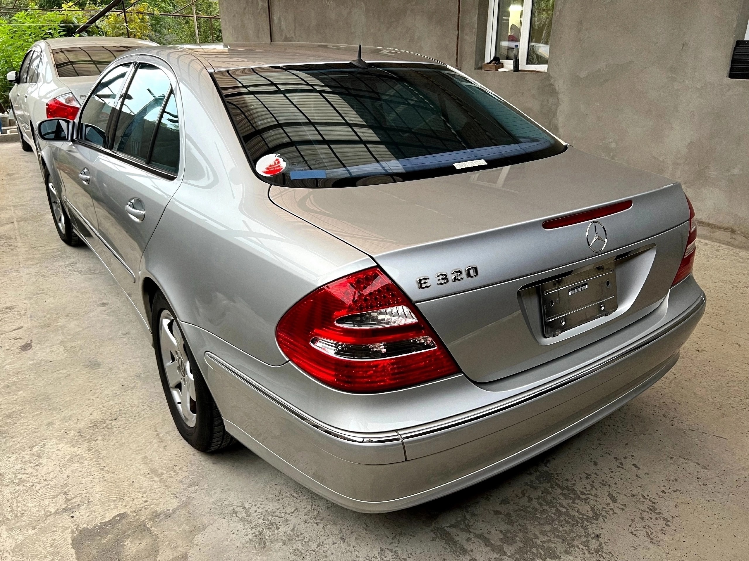 Продается Mercedes-Benz E320 2004 года