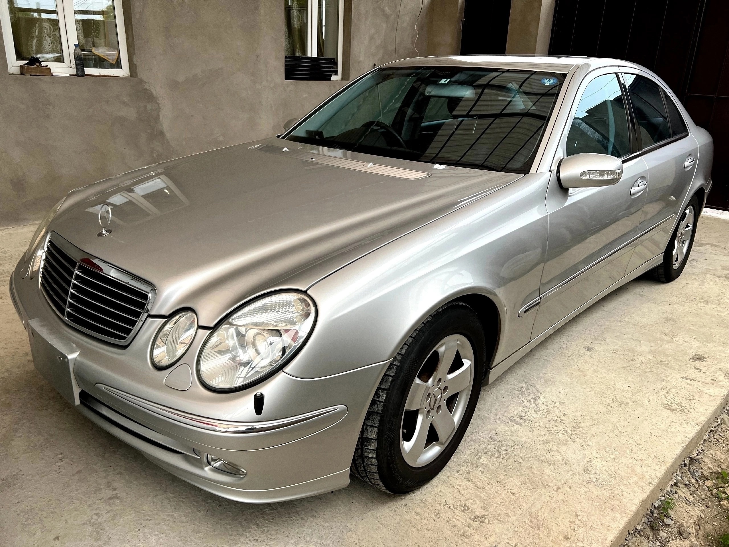 Продается Mercedes-Benz E320 2004 года (2)