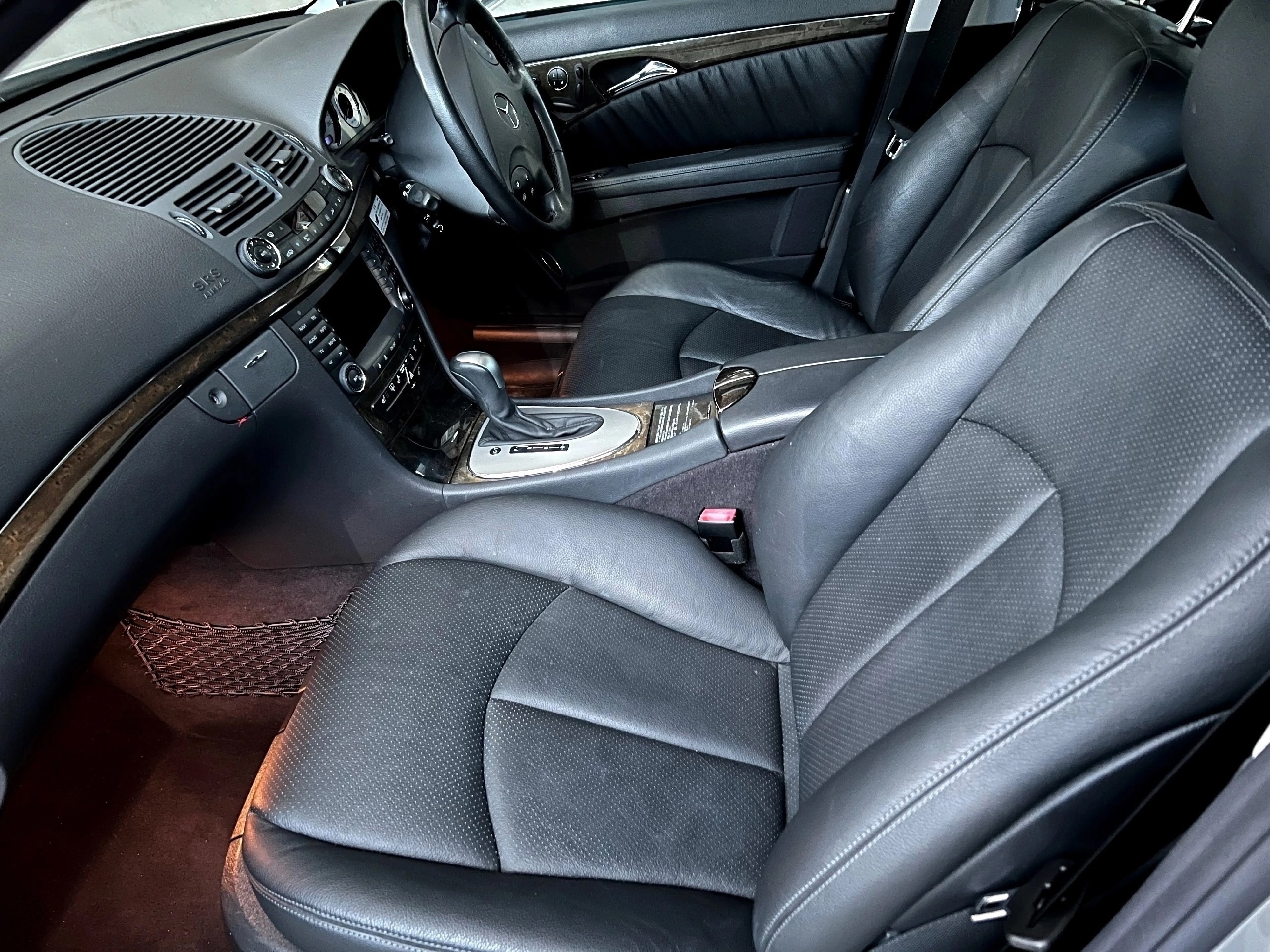 Продается Mercedes-Benz E320 2004 года (3)