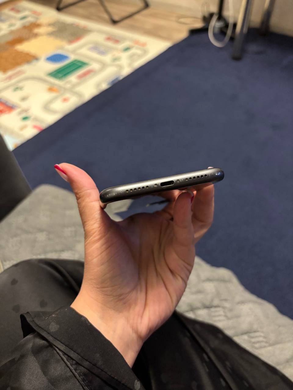 Продаю iPhone 11, 128 ГБ (2)