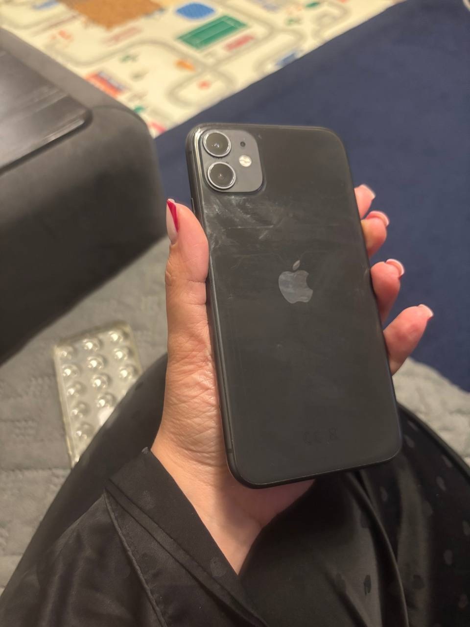 Продаю iPhone 11, 128 ГБ (1)