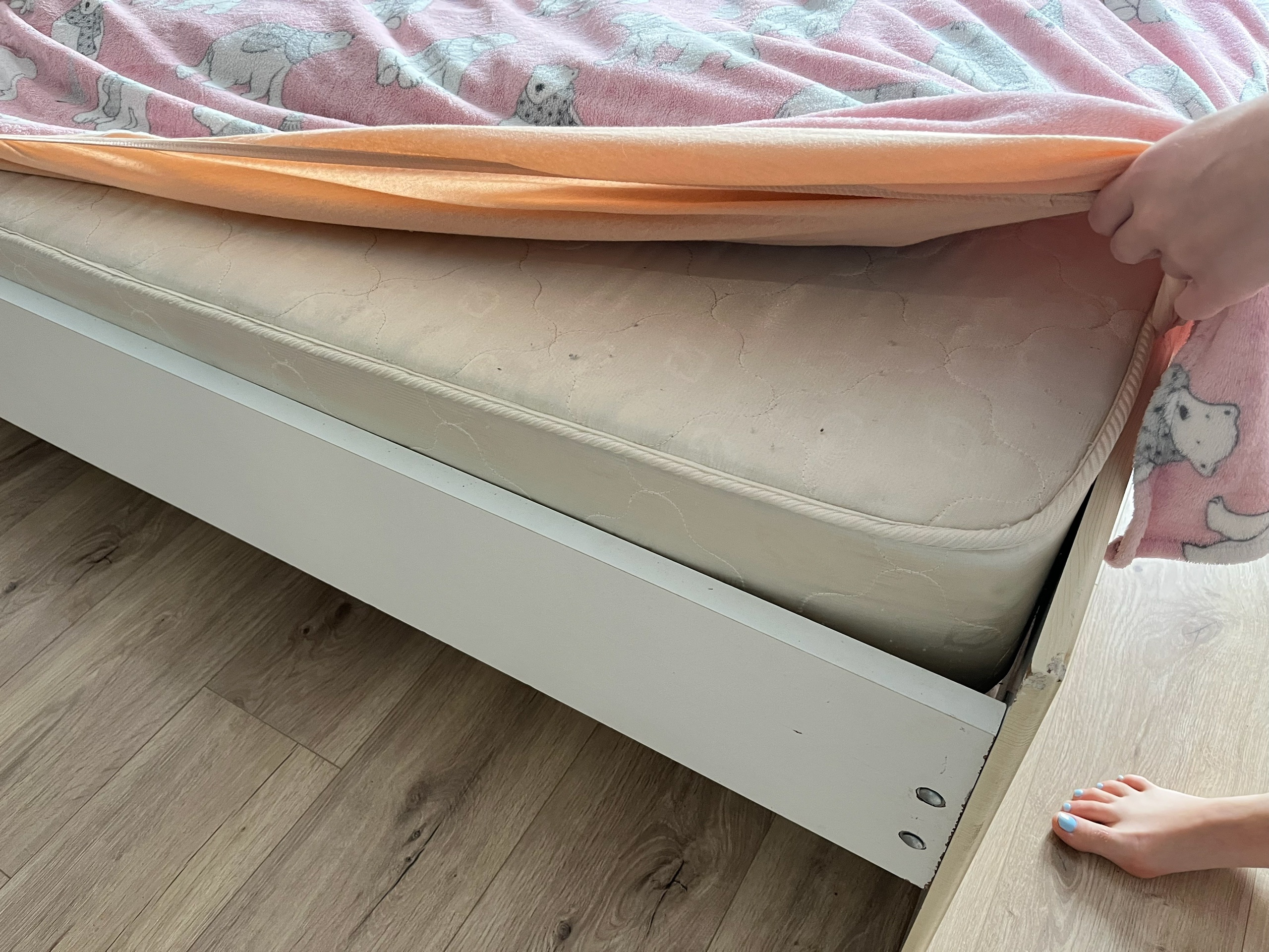 Продается двуспальная кровать с матрасом (1)