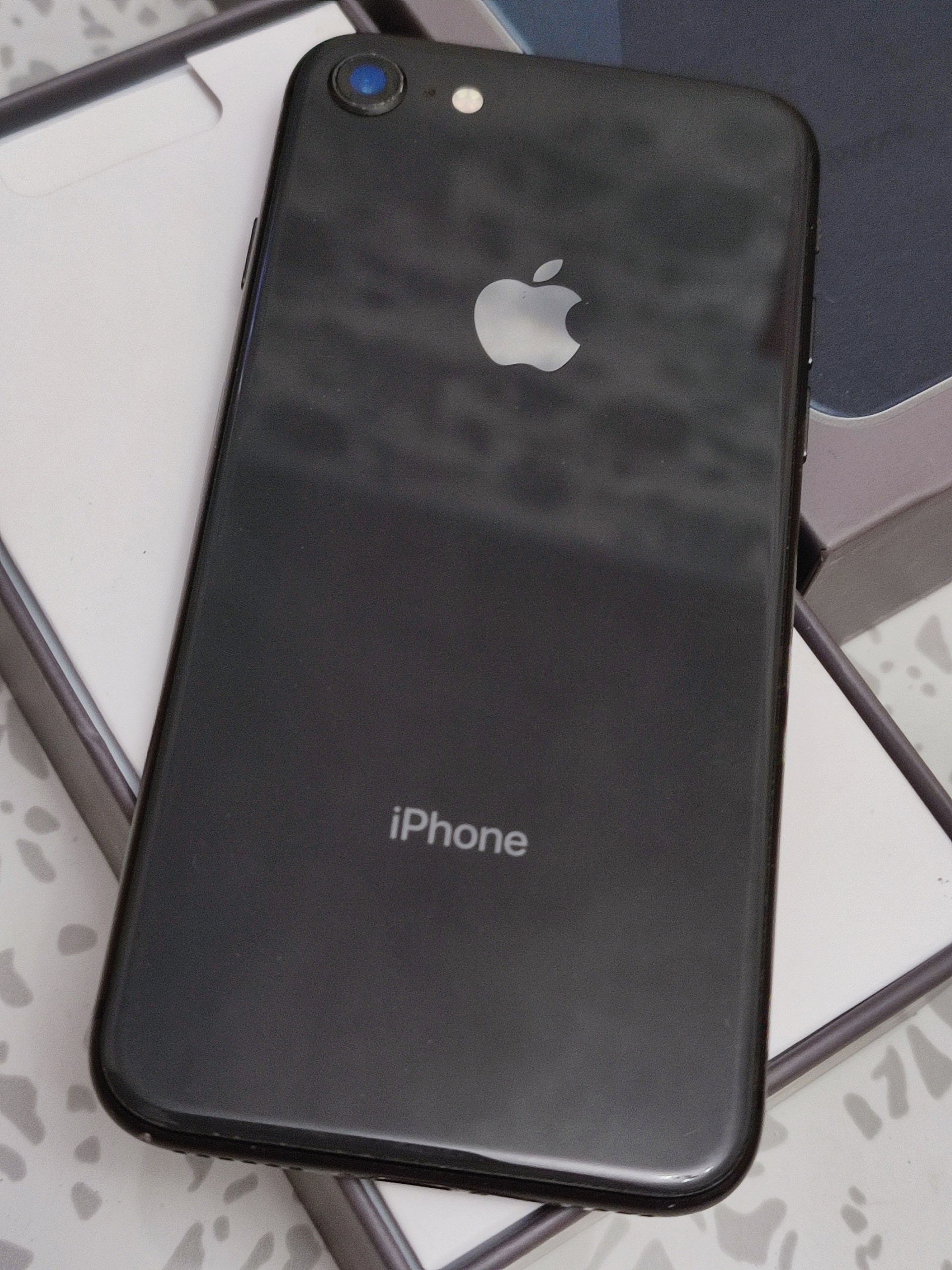 Продажа iPhone 8 Space Gray (1)