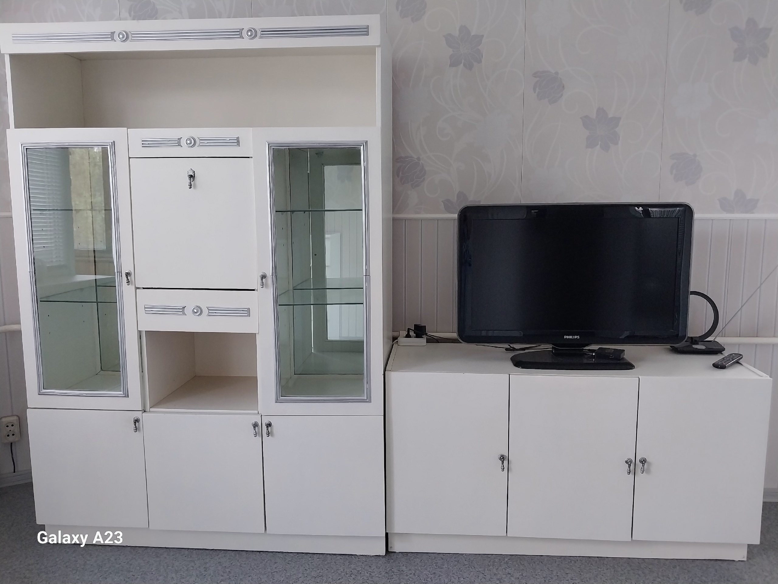 Продам шкаф и сервант Предлагаю (3)