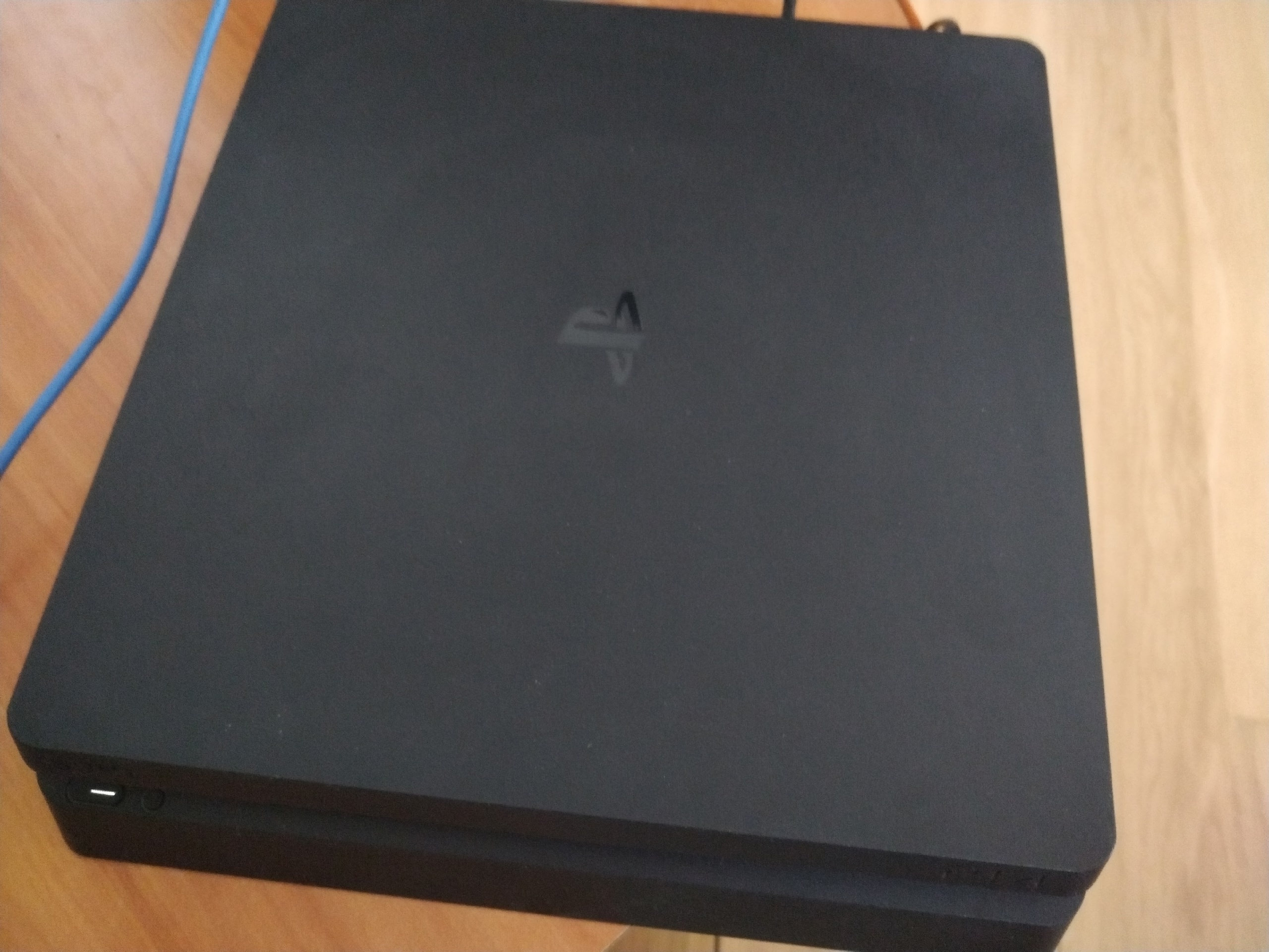 Продам Sony PlayStation 4 Slim