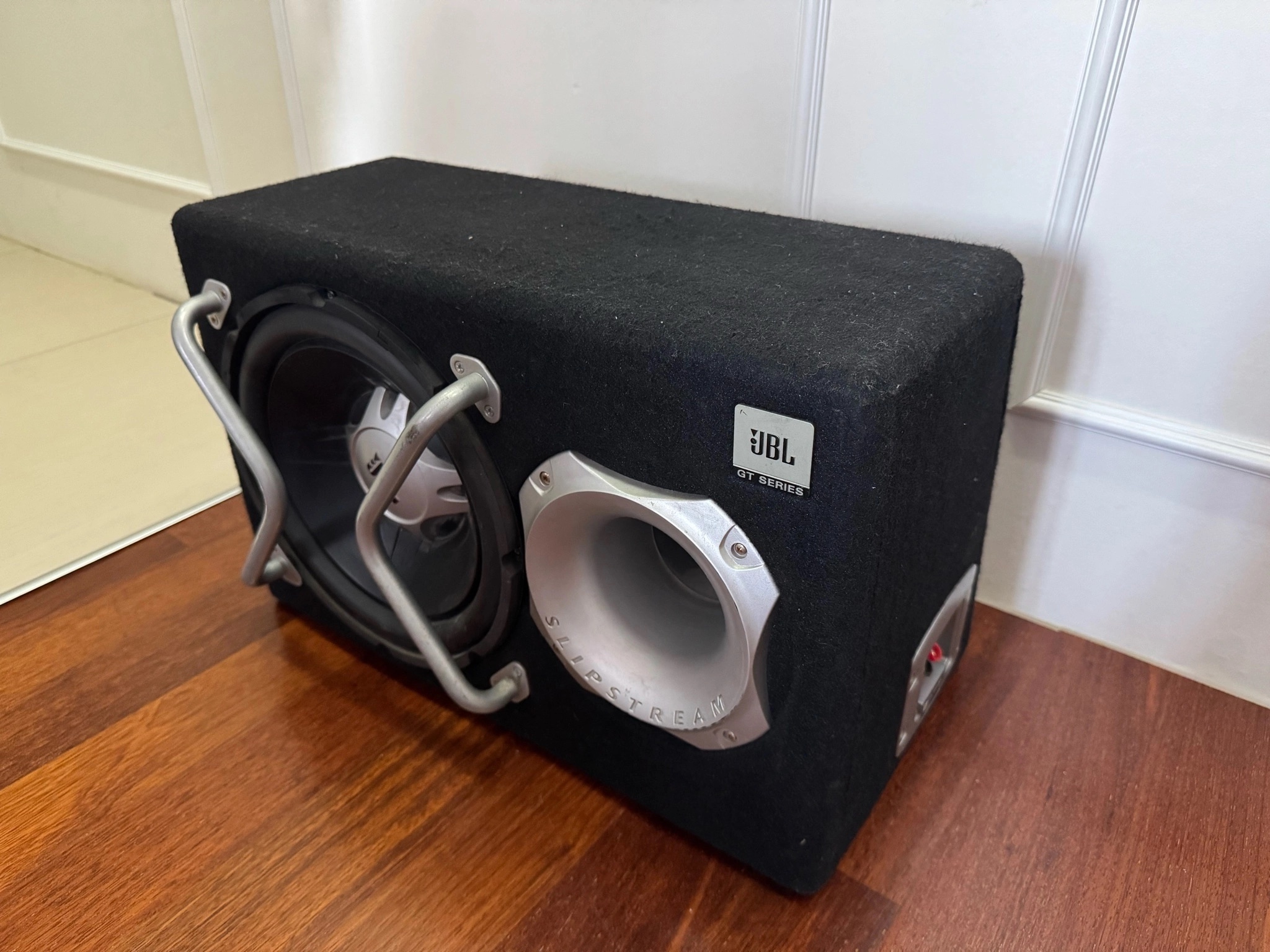 Продаю сабвуфер JBL и усилитель