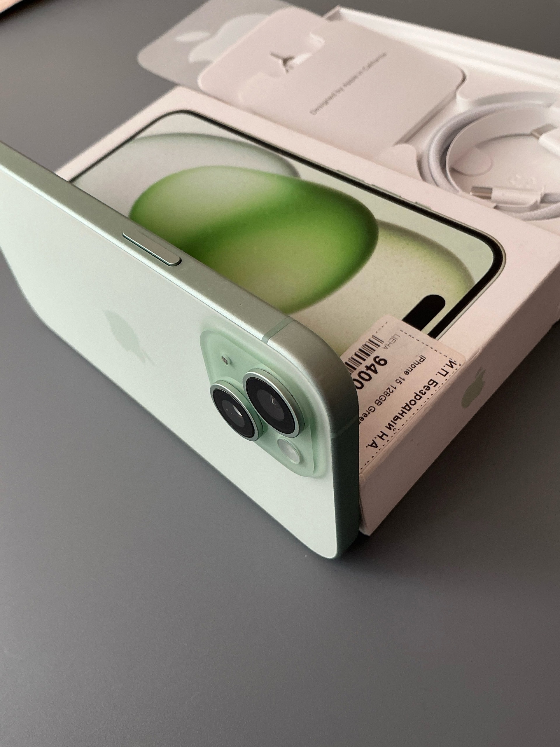iPhone 15 на 128 ГБ: (4)