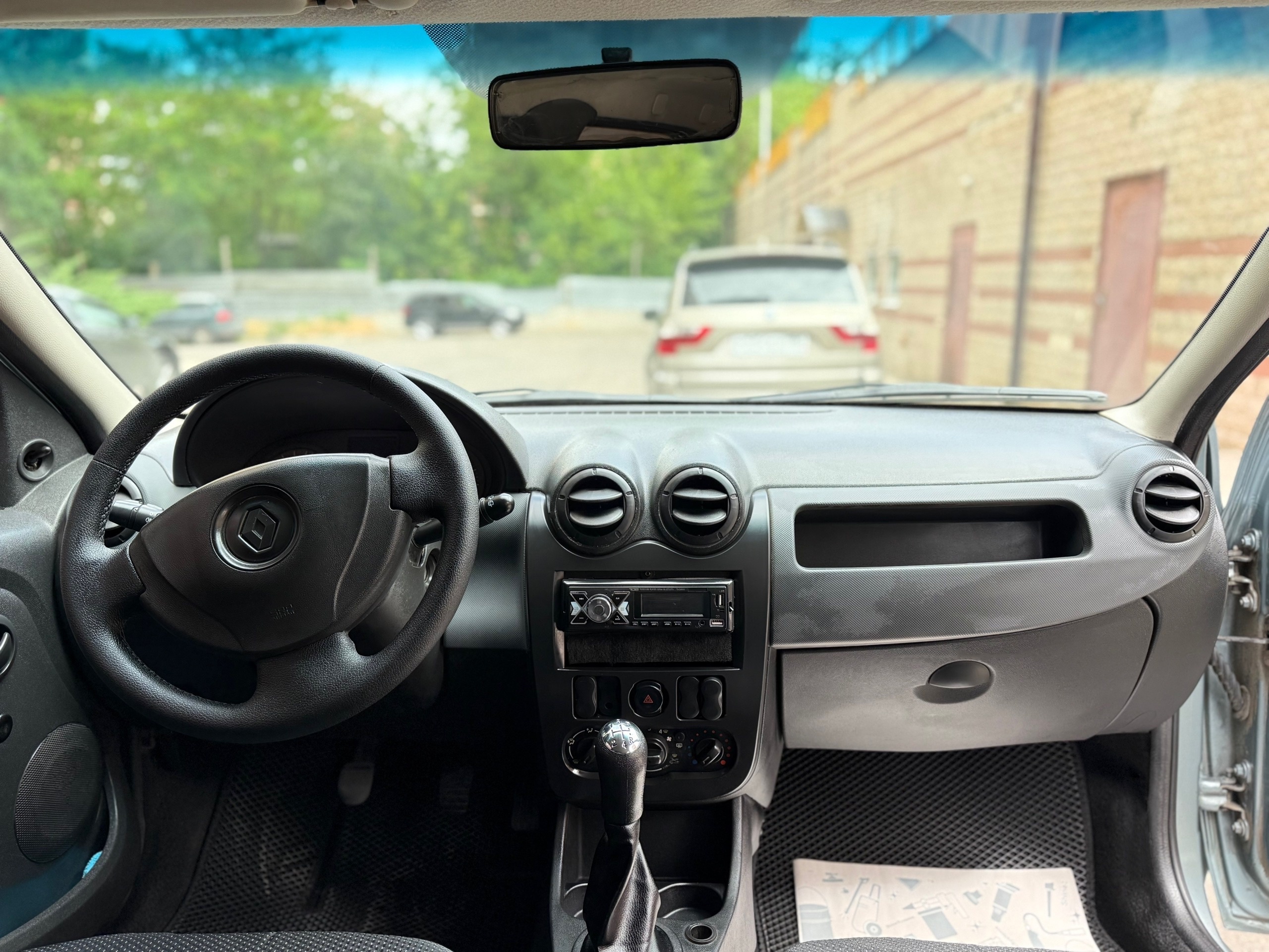 Продажа Renault Logan 2012 года (6)