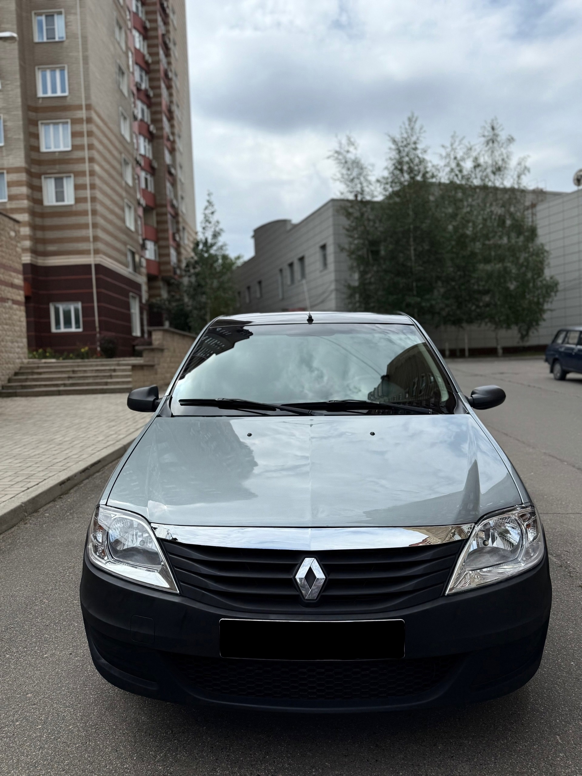 Продажа Renault Logan 2012 года (1)