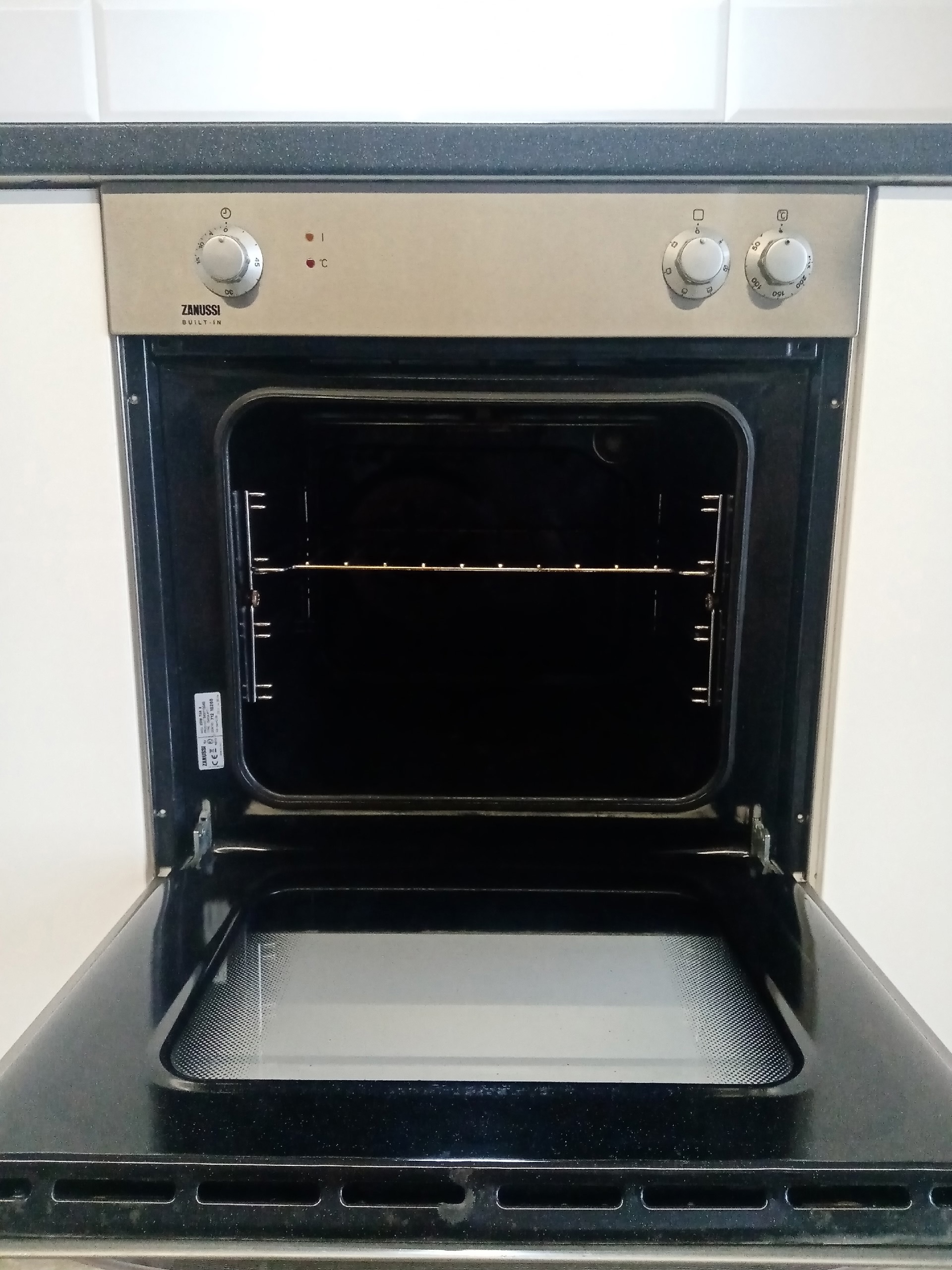 Продам духовку ZANUSSI, ширина 60 (1)