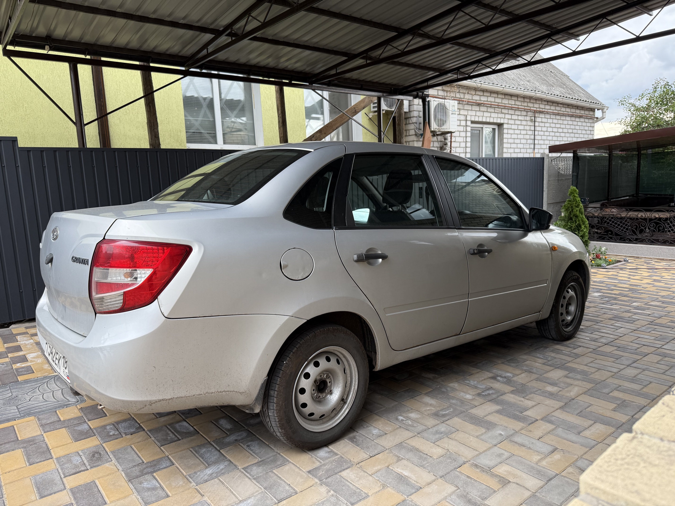 Lada Granta в Луганске: продаётся (2)