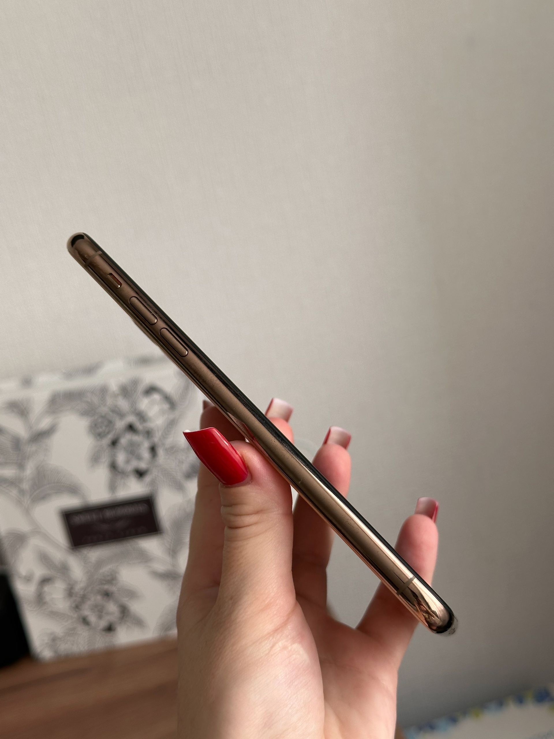 Продается iPhone 11 Pro Max (3)