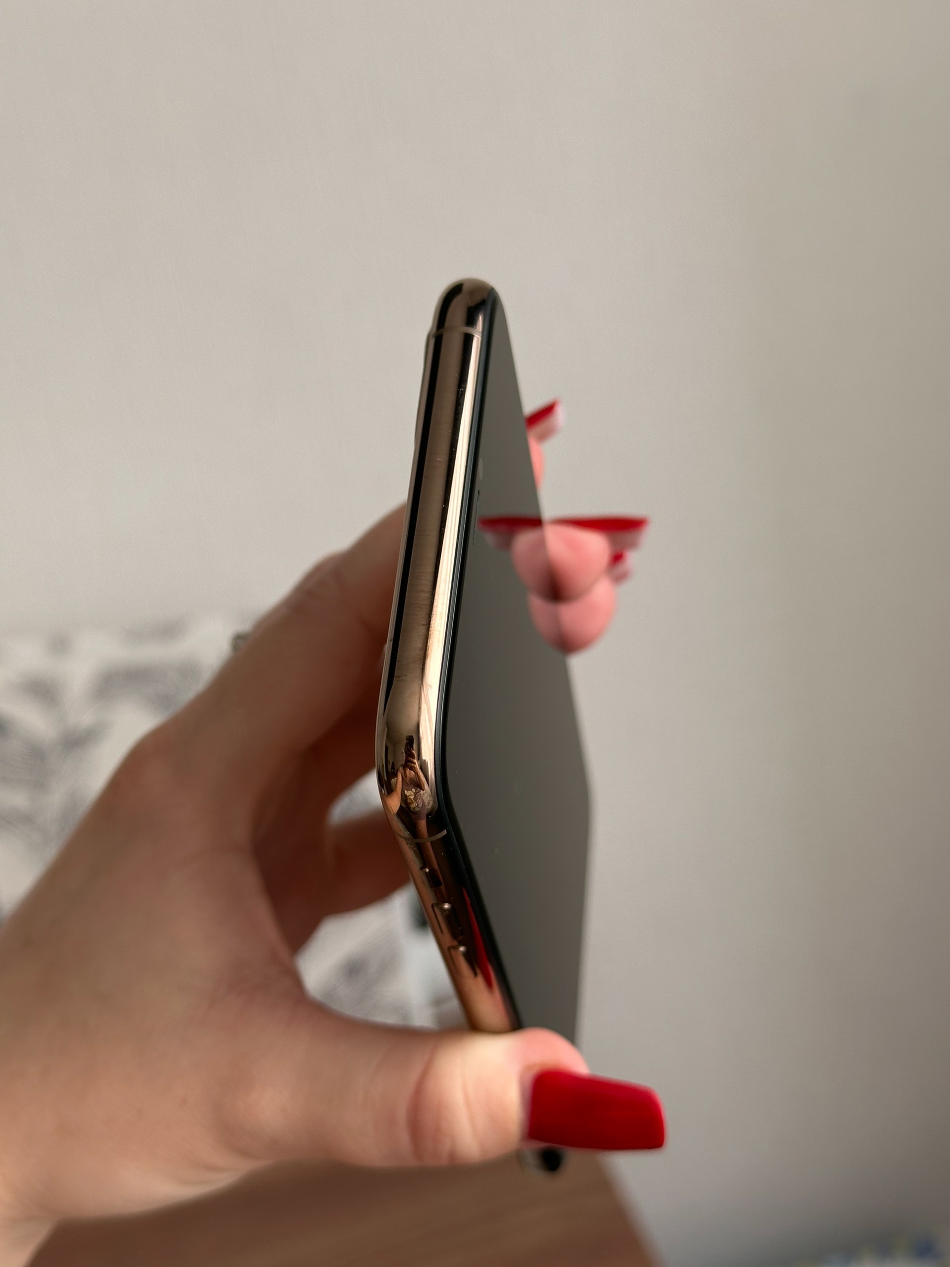 Продается iPhone 11 Pro Max (2)