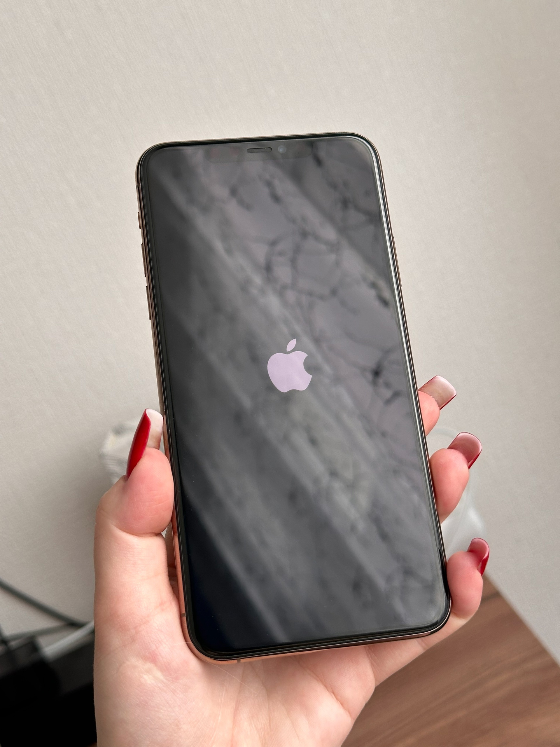 Продается iPhone 11 Pro Max (4)