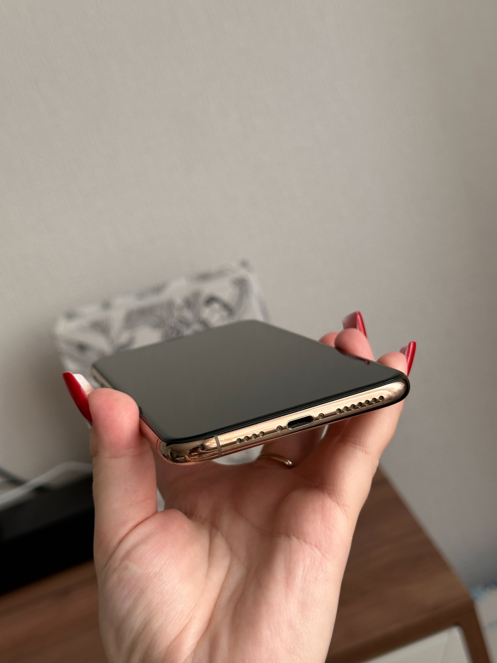 Продается iPhone 11 Pro Max (1)