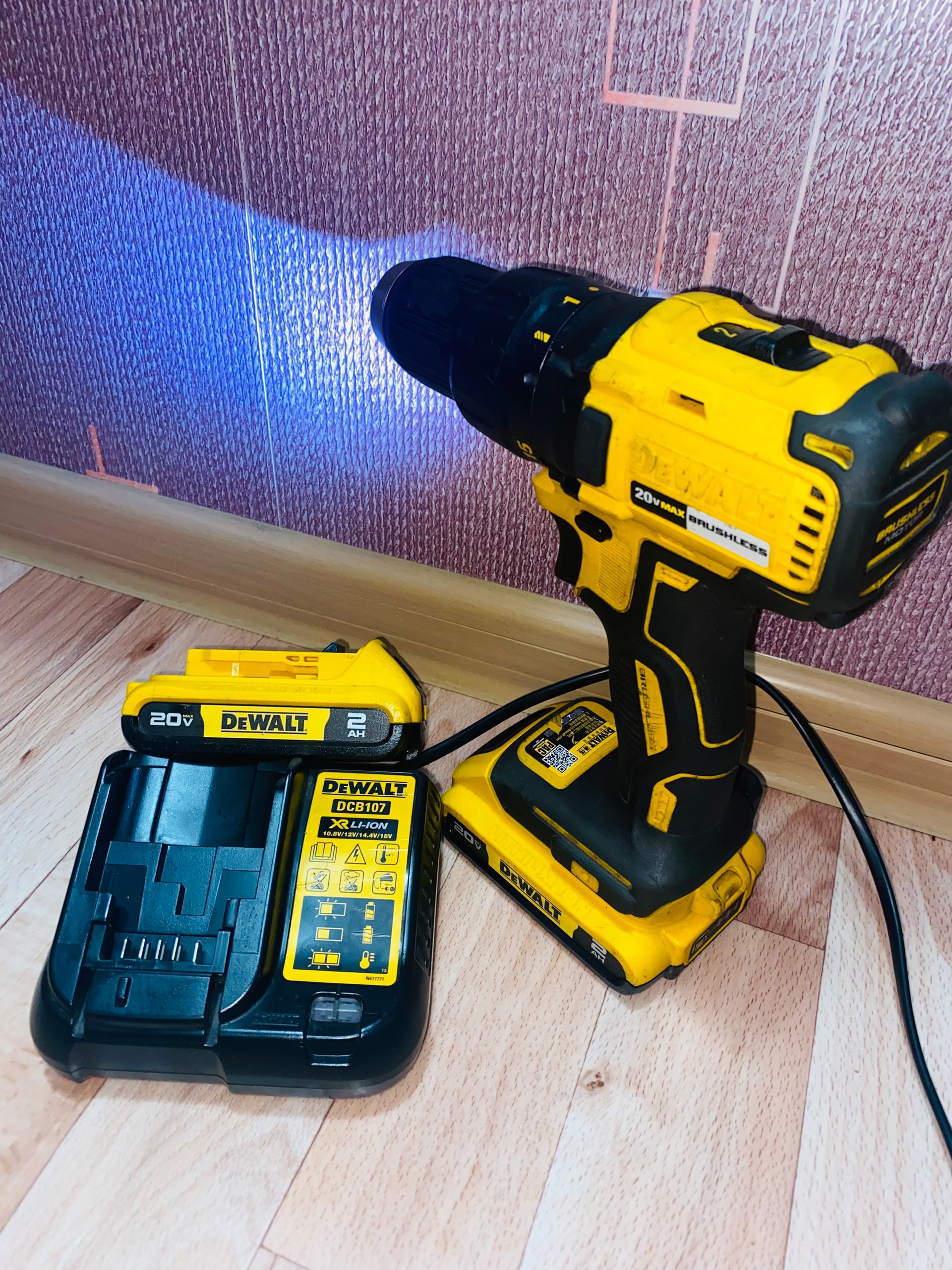 Шуруповерт DeWalt DCD 777 на