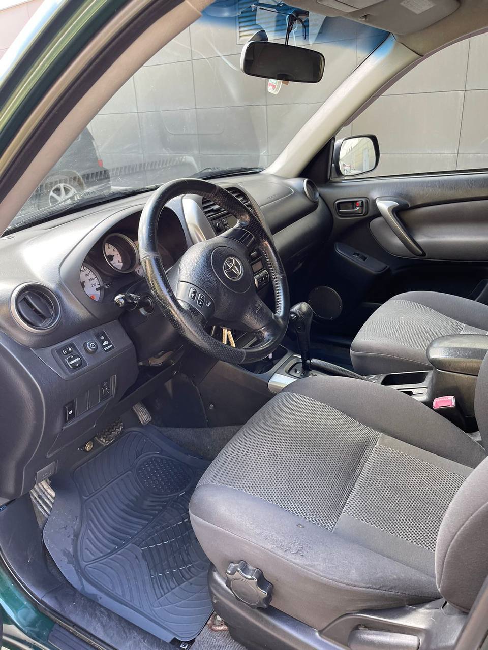 Продается надежная Toyota RAV4 2003 (7)